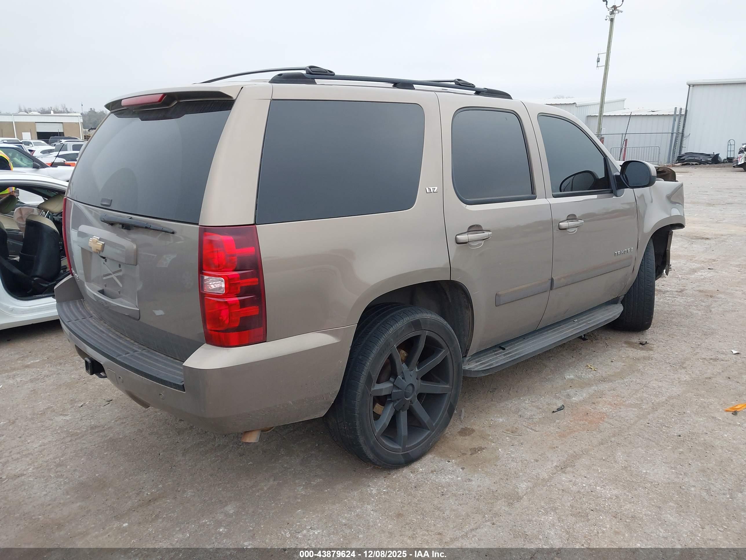 CHEVROLET TAHOE image 4