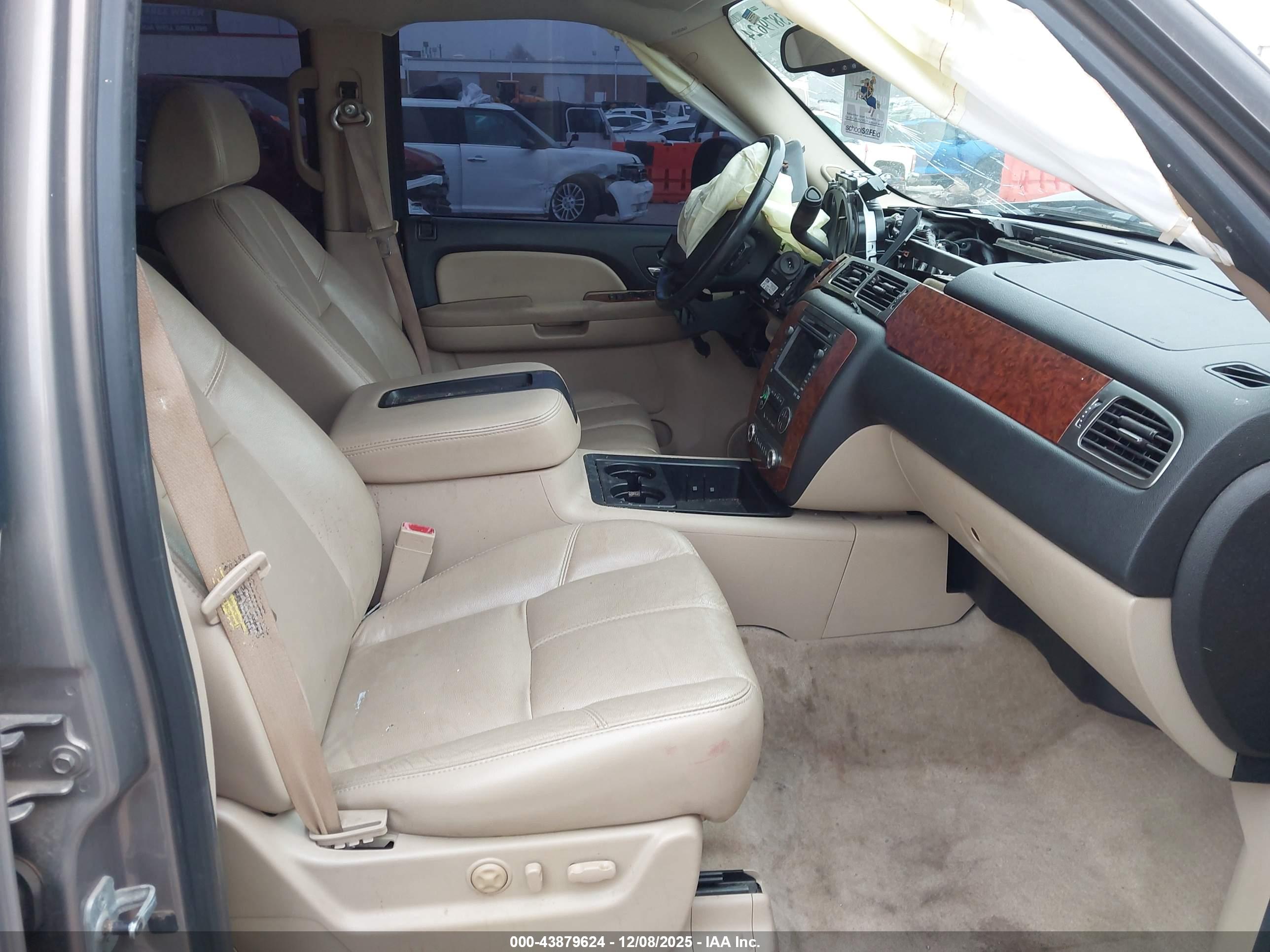 CHEVROLET TAHOE image 5