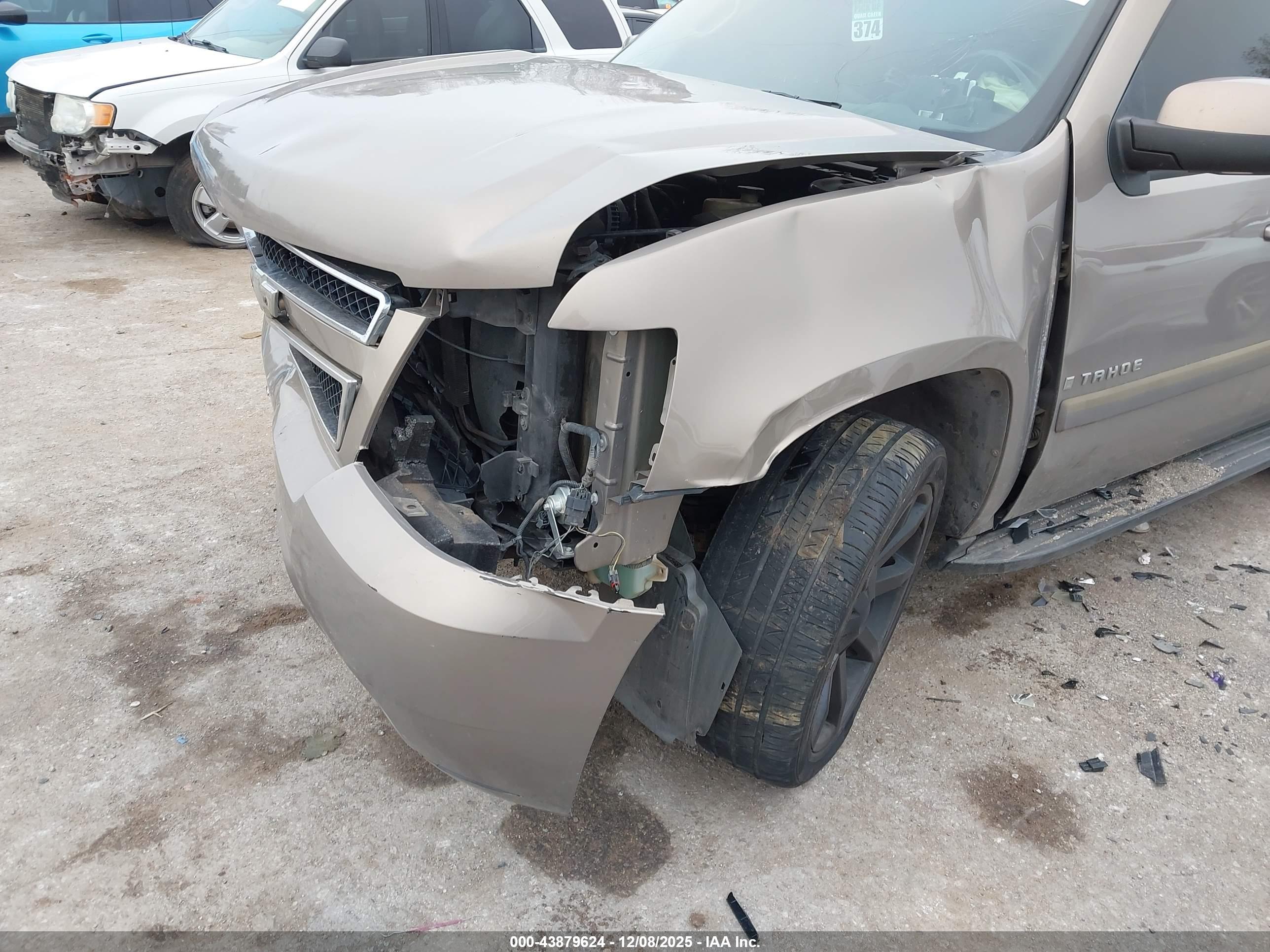 CHEVROLET TAHOE image 6