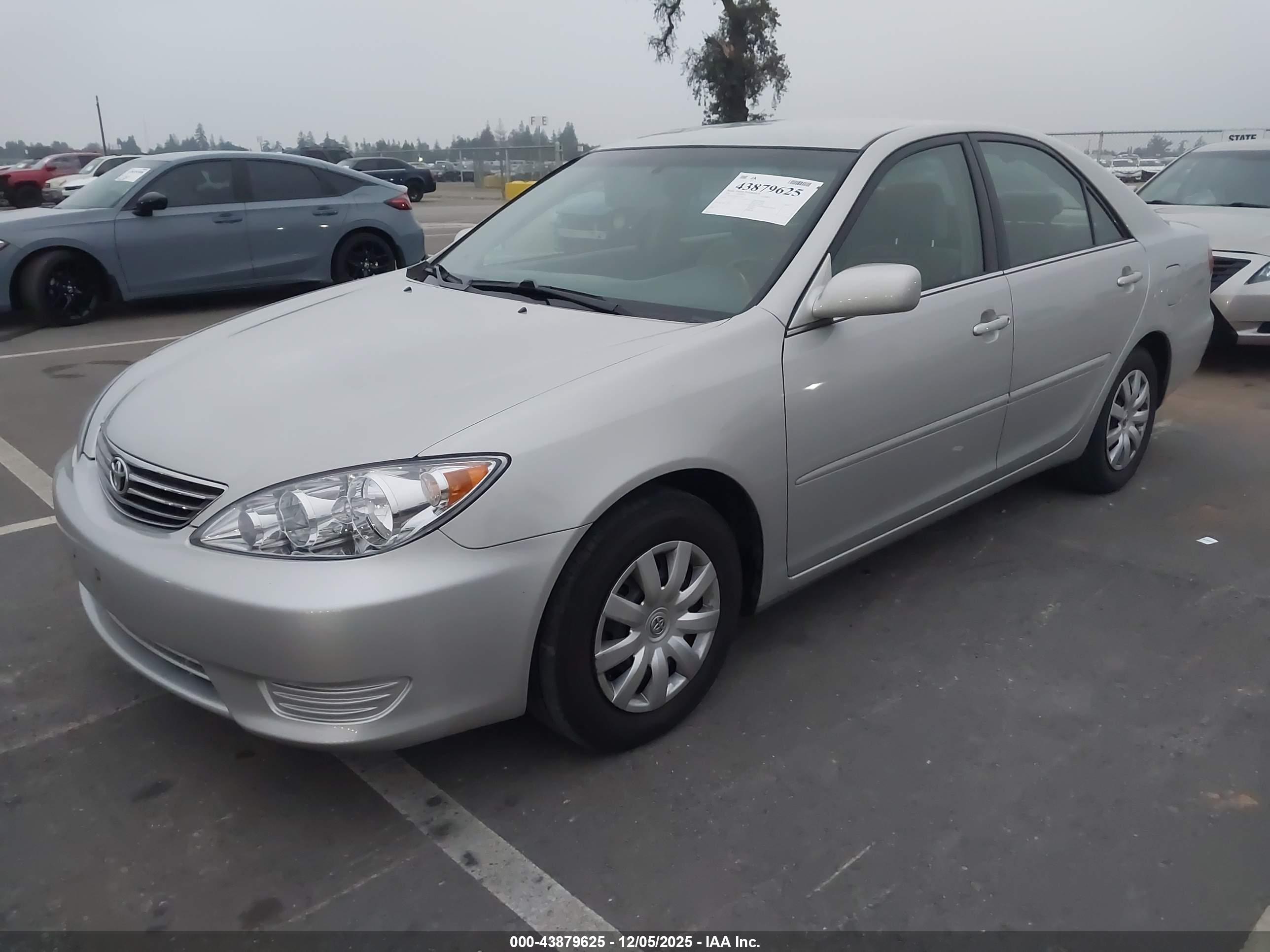 TOYOTA CAMRY image 2