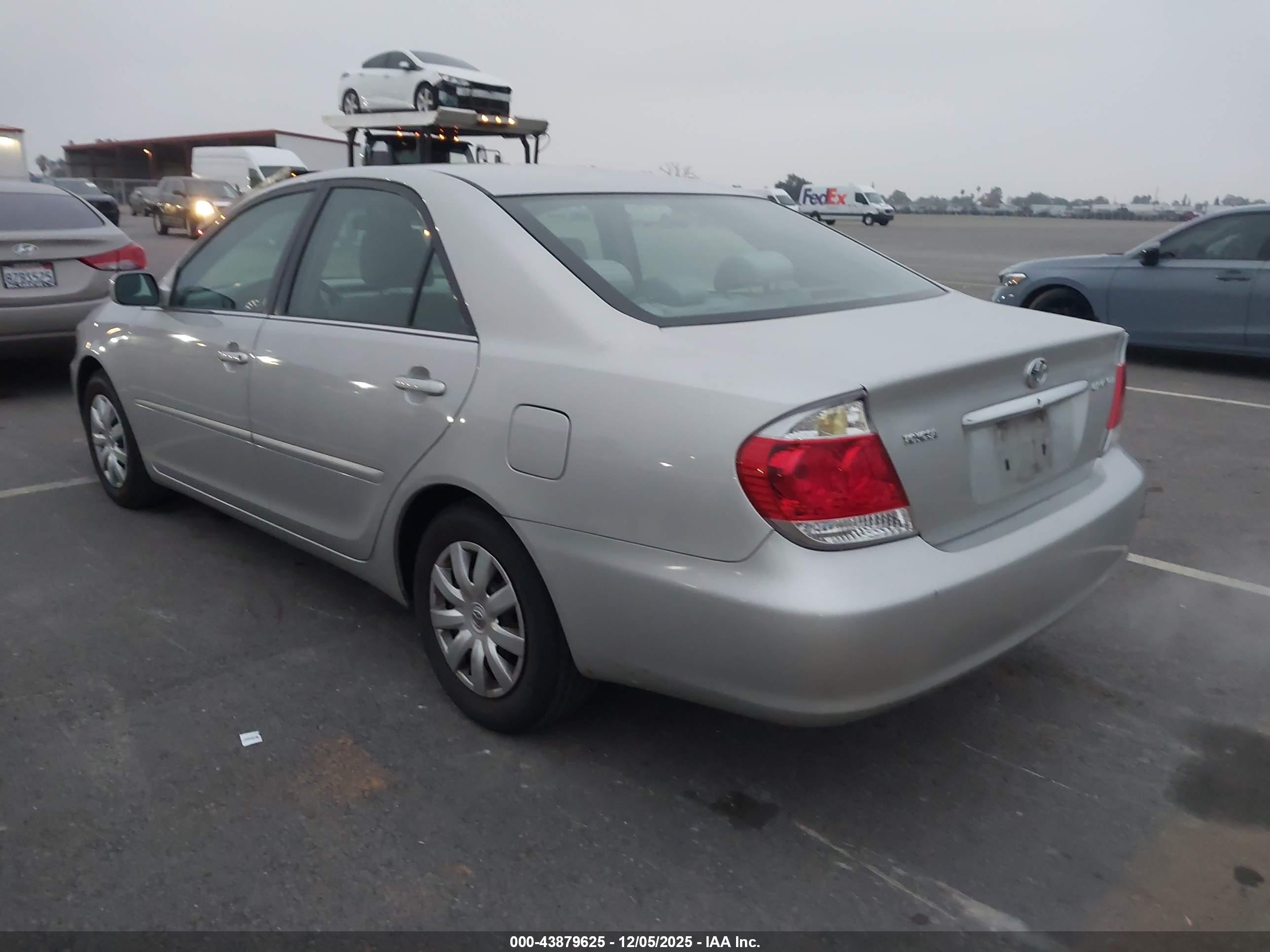 TOYOTA CAMRY image 3