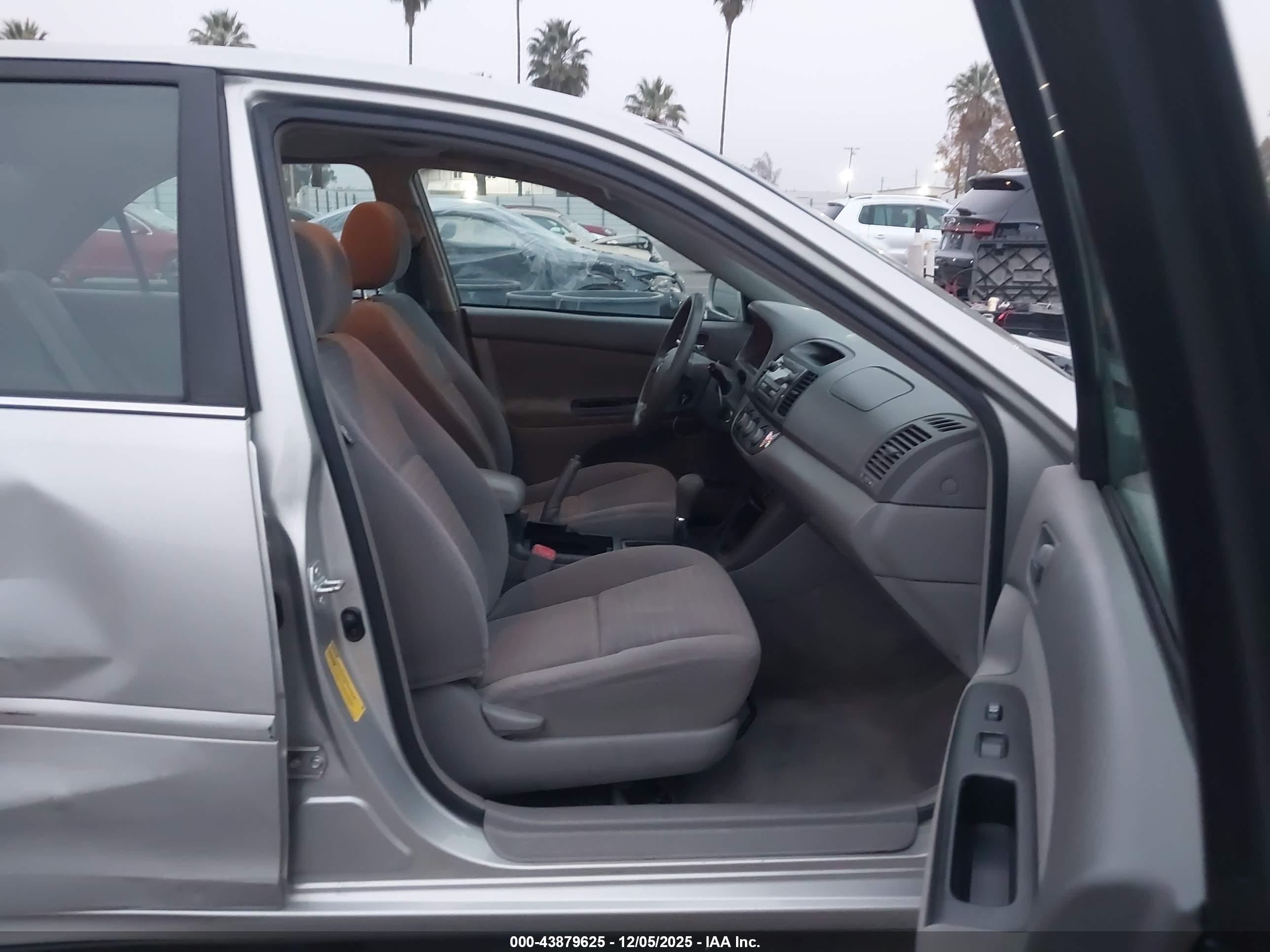 TOYOTA CAMRY image 5