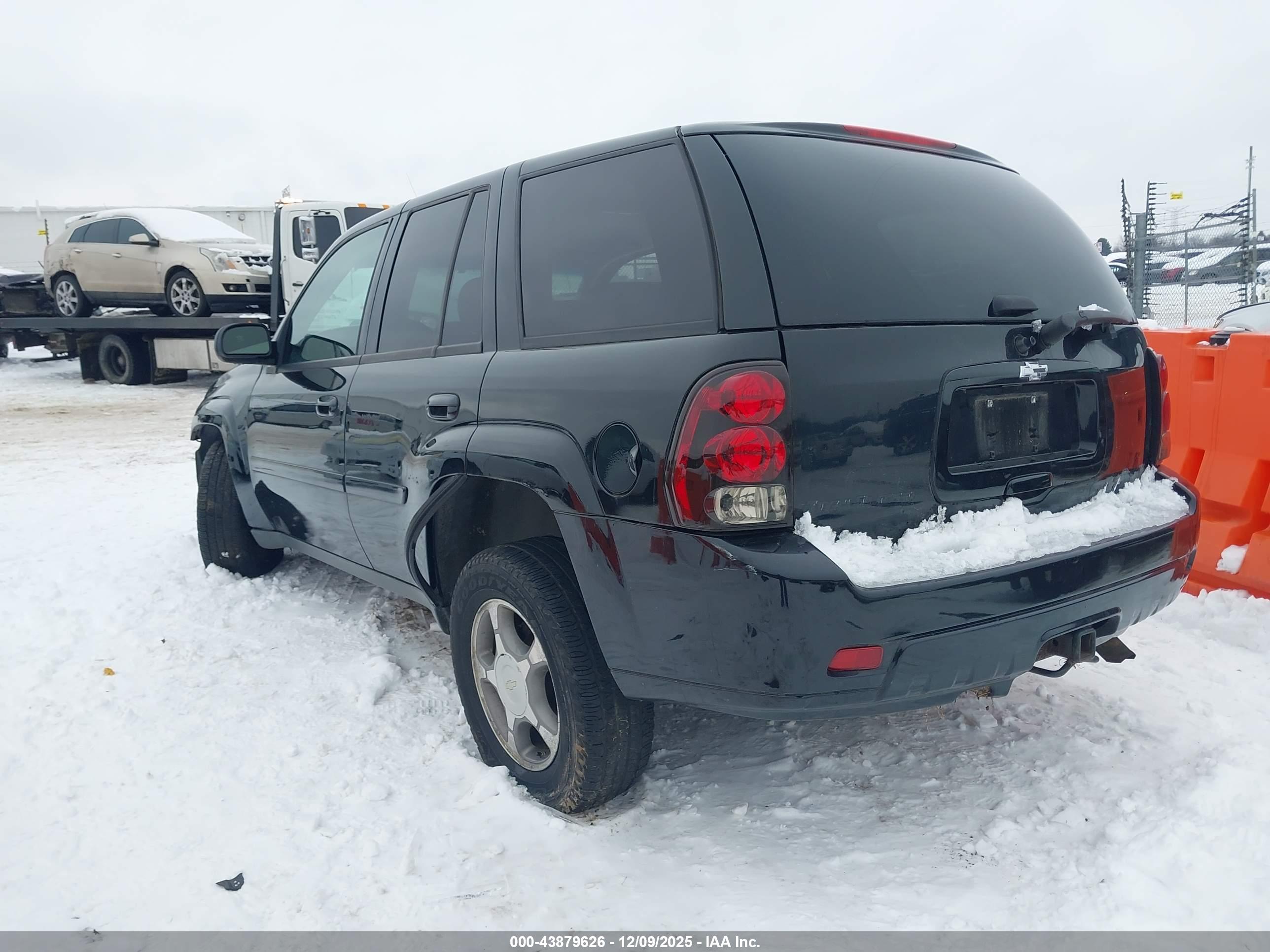 CHEVROLET TRAILBLAZER image 3