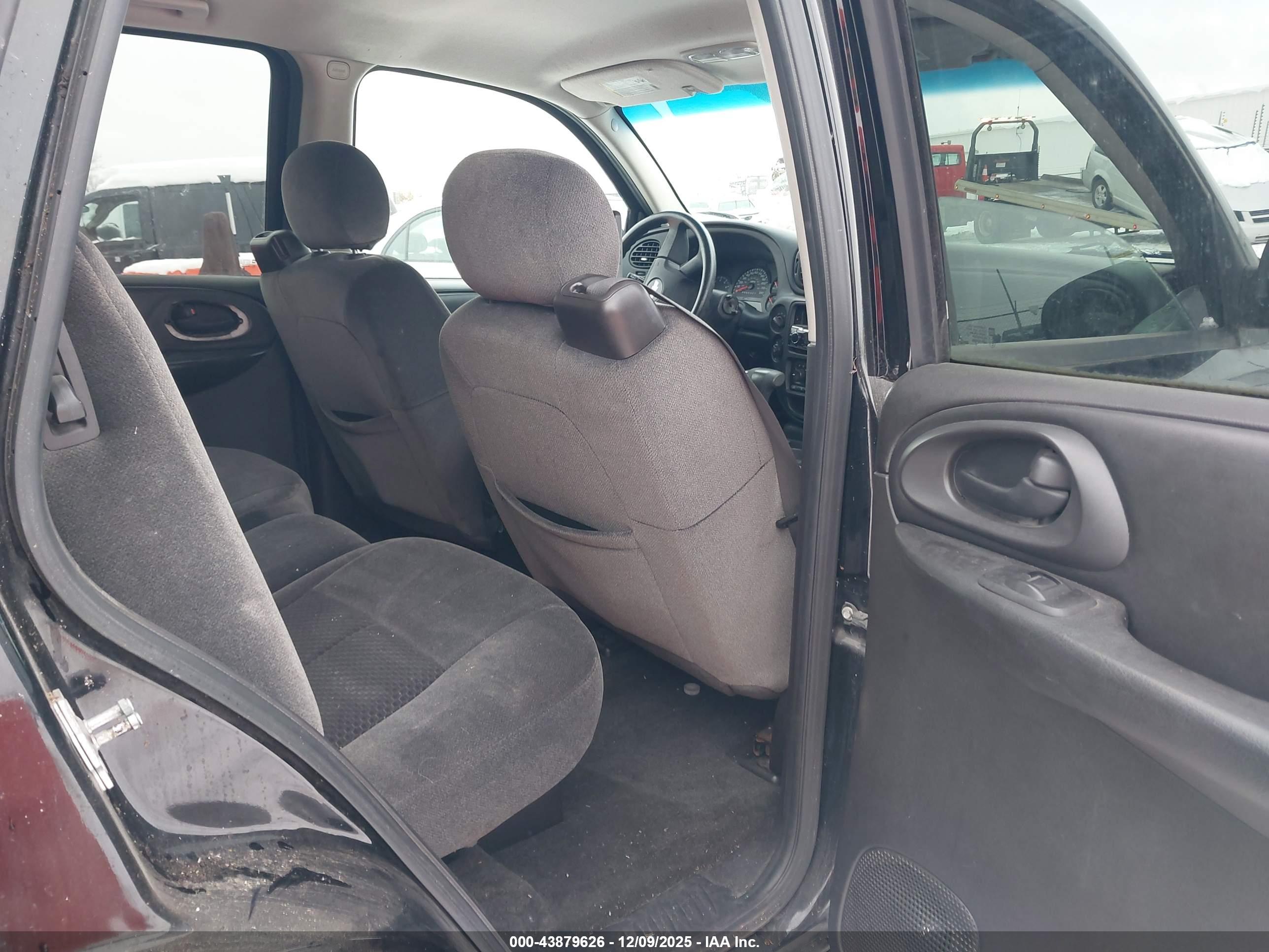 CHEVROLET TRAILBLAZER image 8