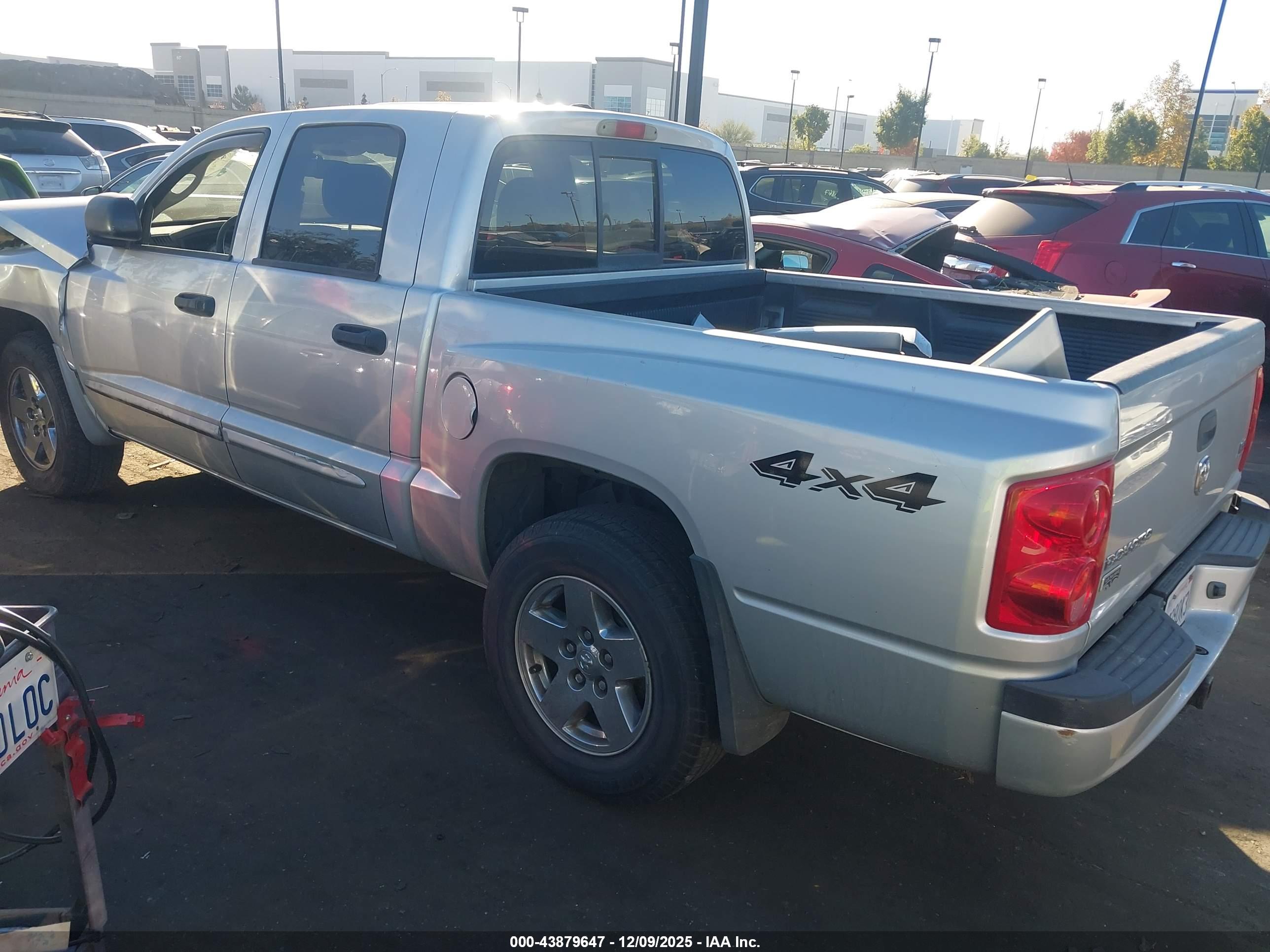 DODGE DAKOTA image 3