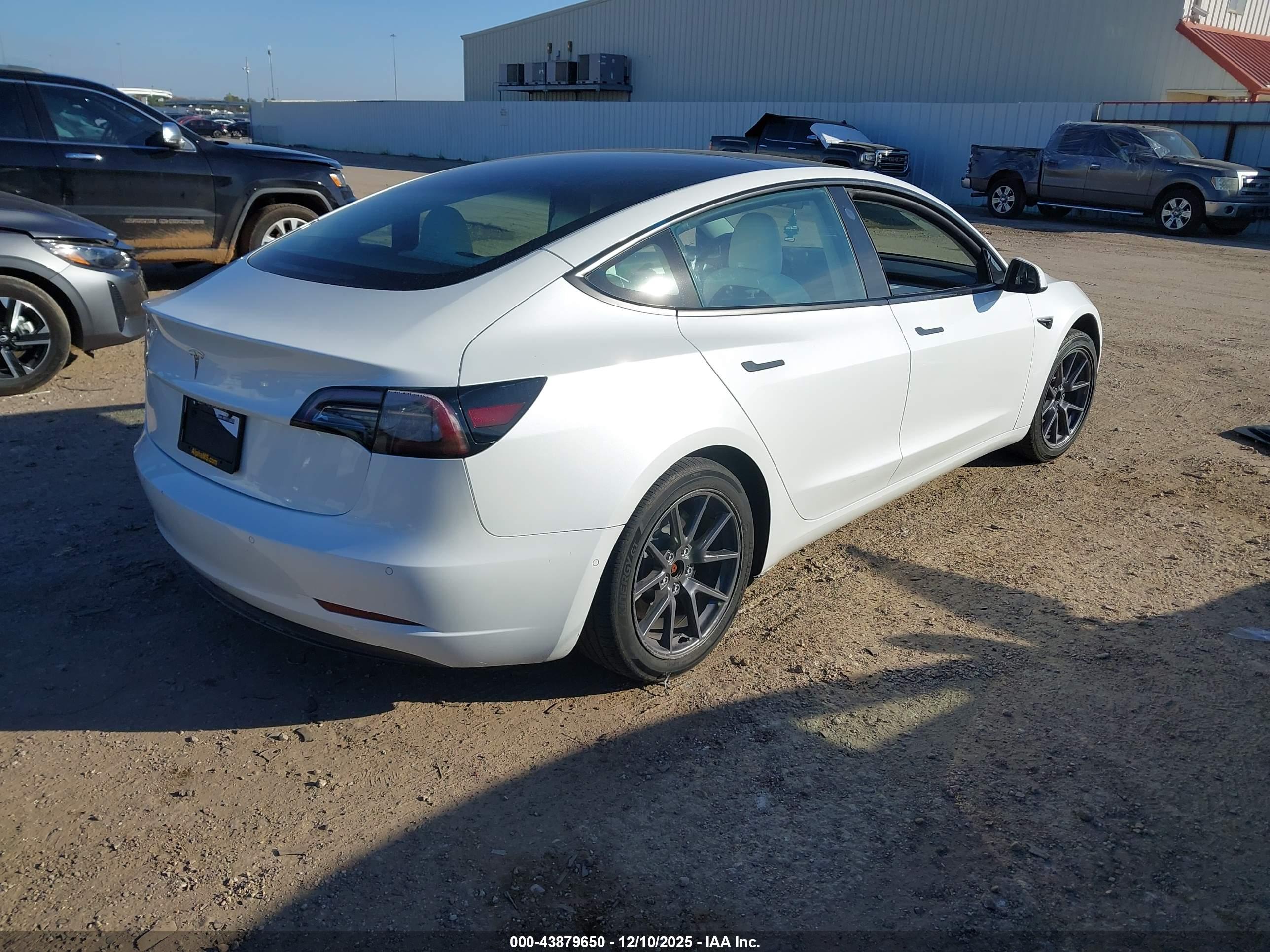 TESLA MODEL image 4