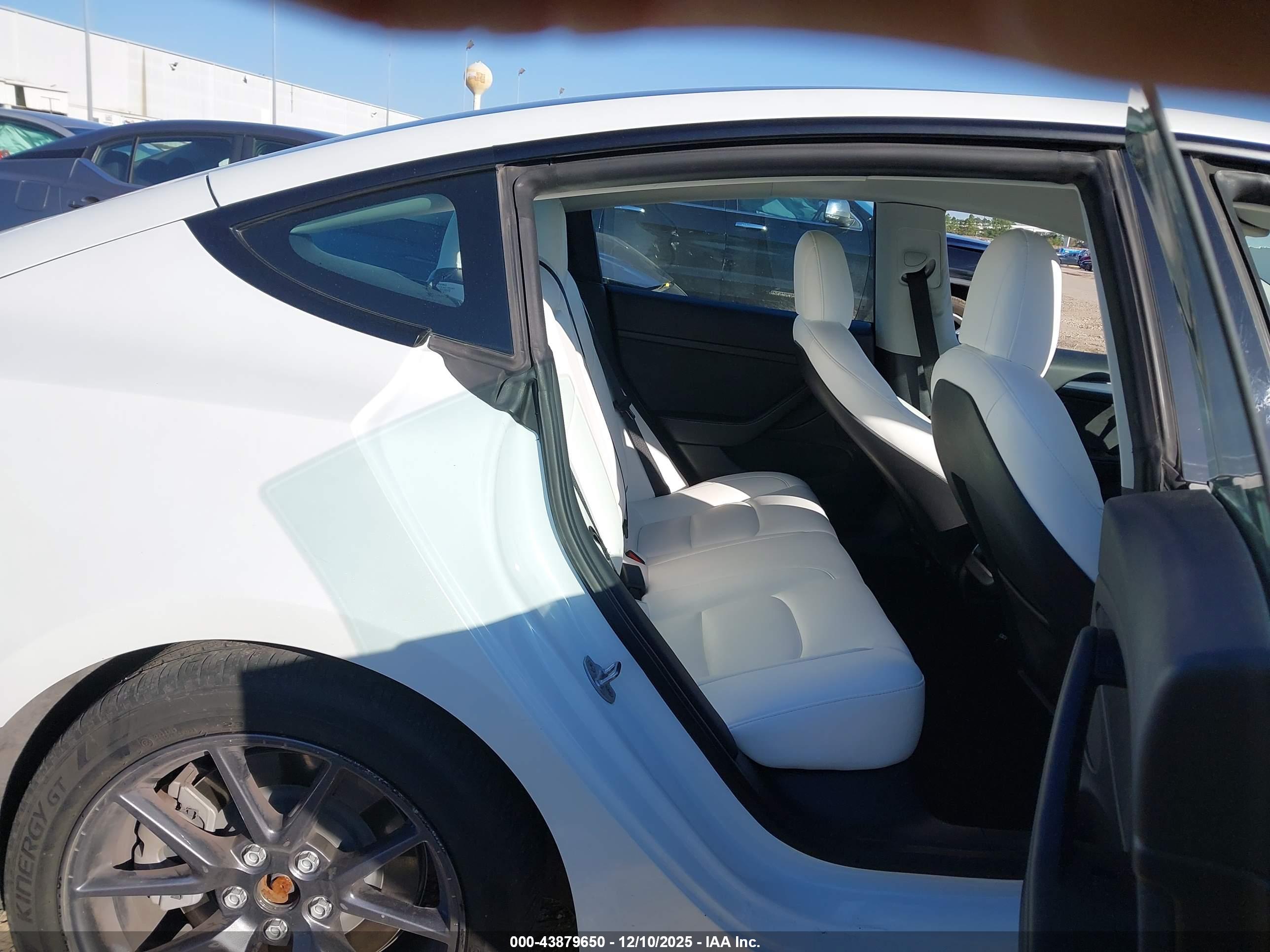 TESLA MODEL image 8