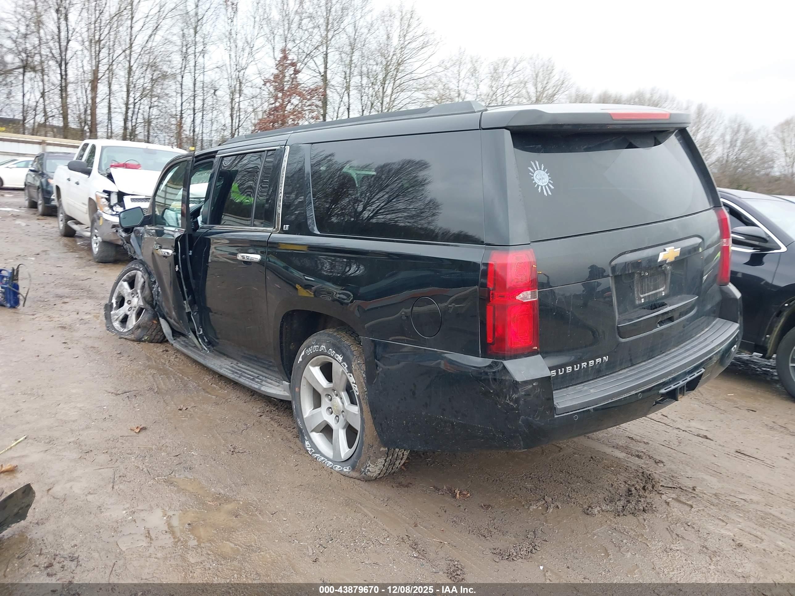 CHEVROLET SUBURBAN image 3