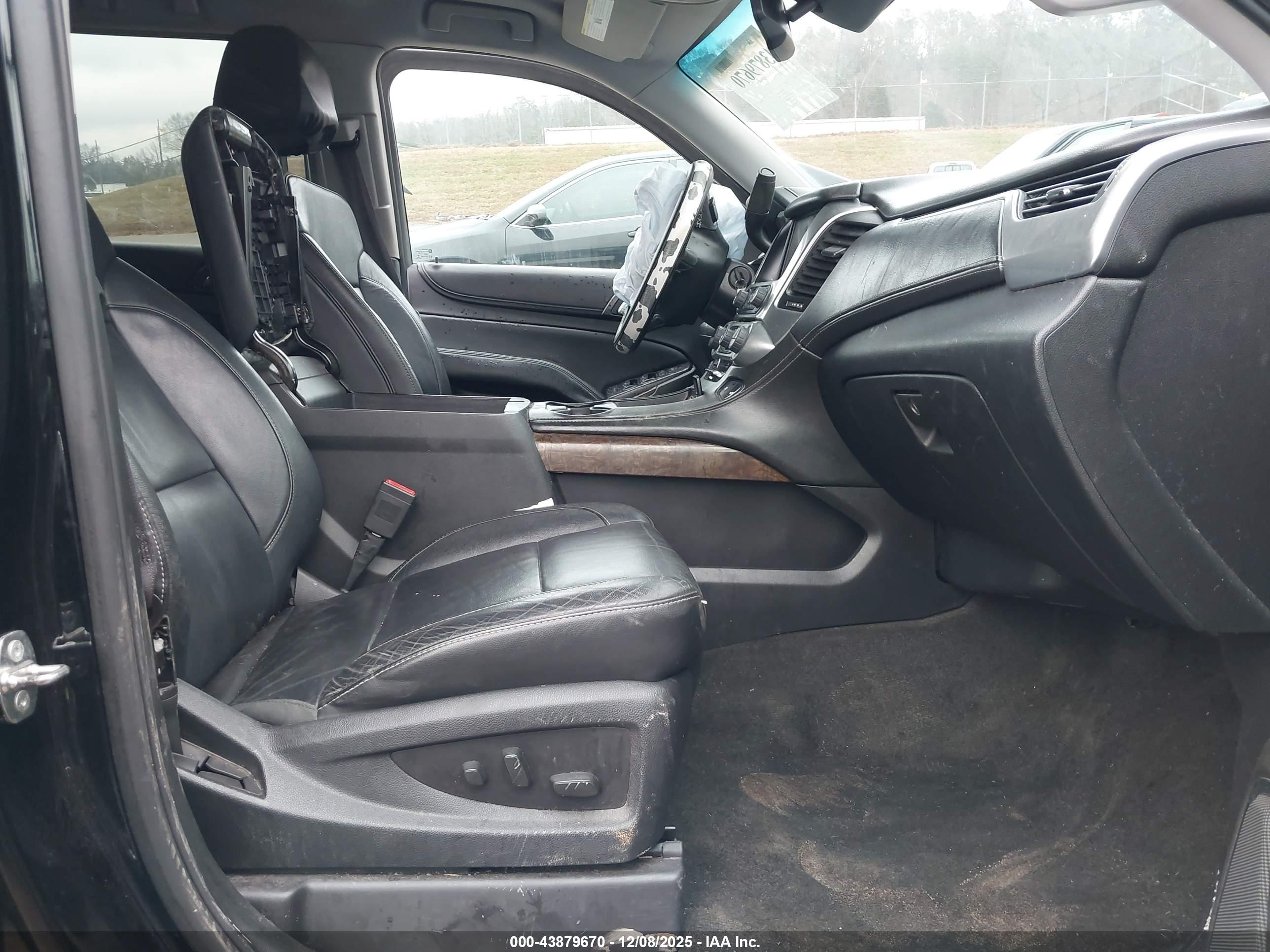 CHEVROLET SUBURBAN image 5