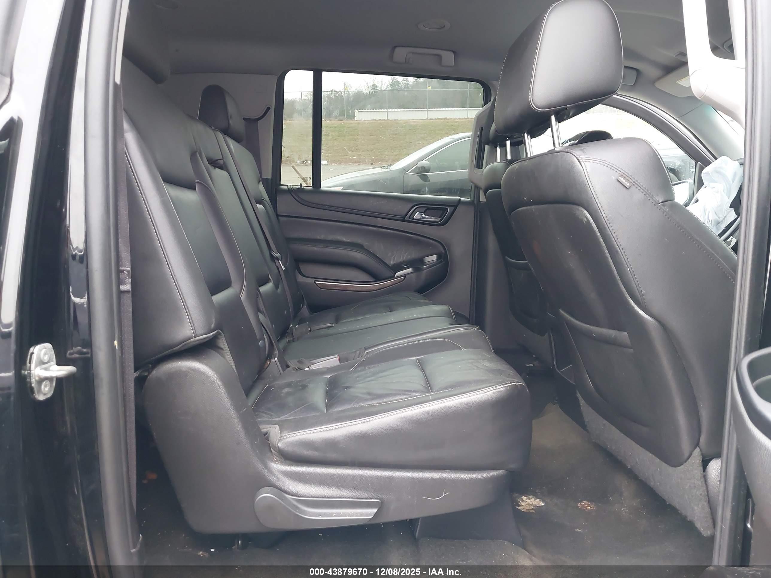 CHEVROLET SUBURBAN image 8