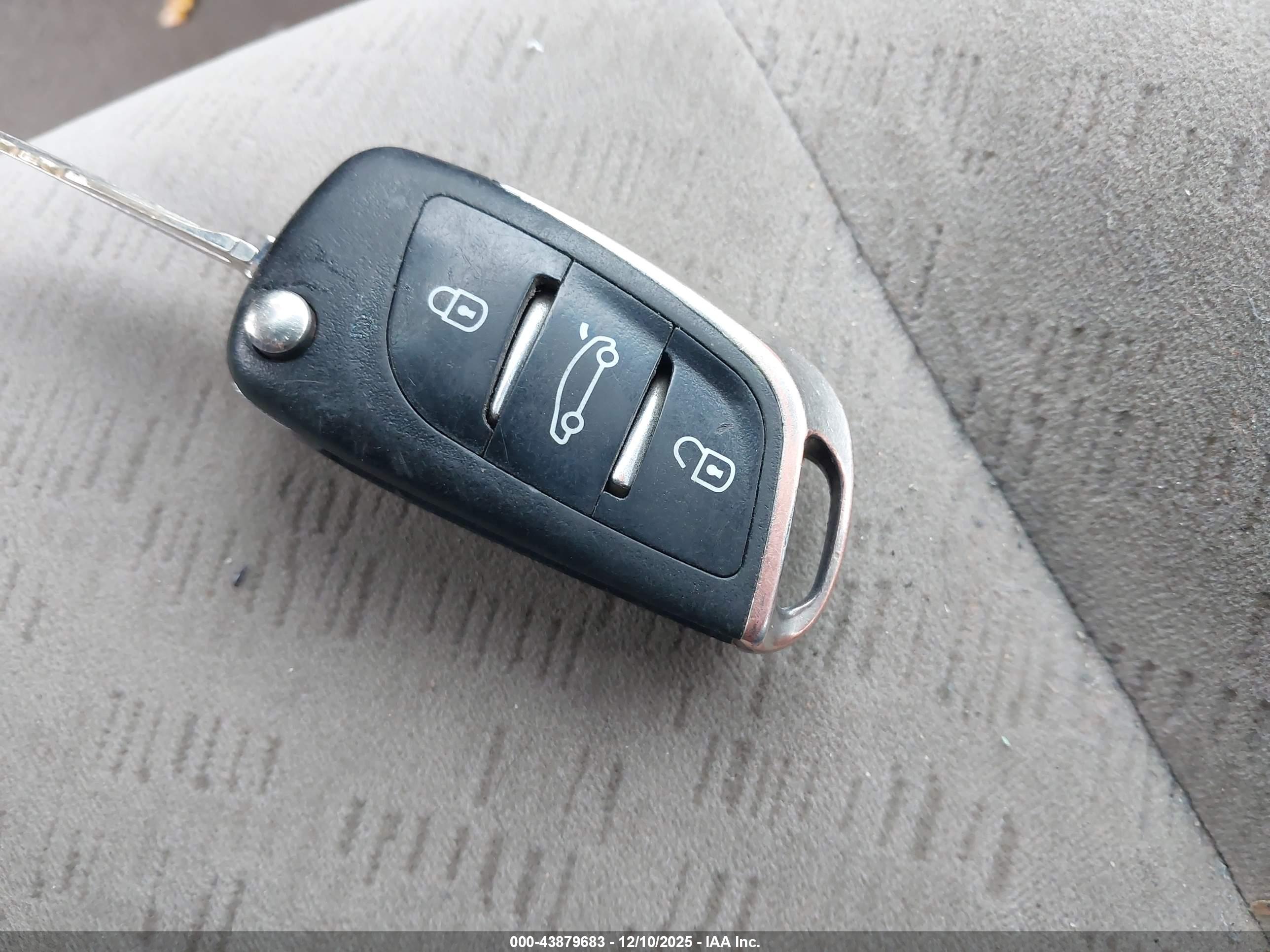 HYUNDAI ELANTRA image 11