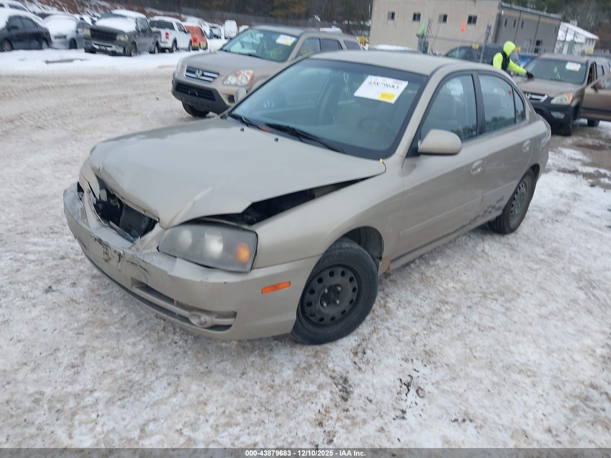 HYUNDAI ELANTRA image 2