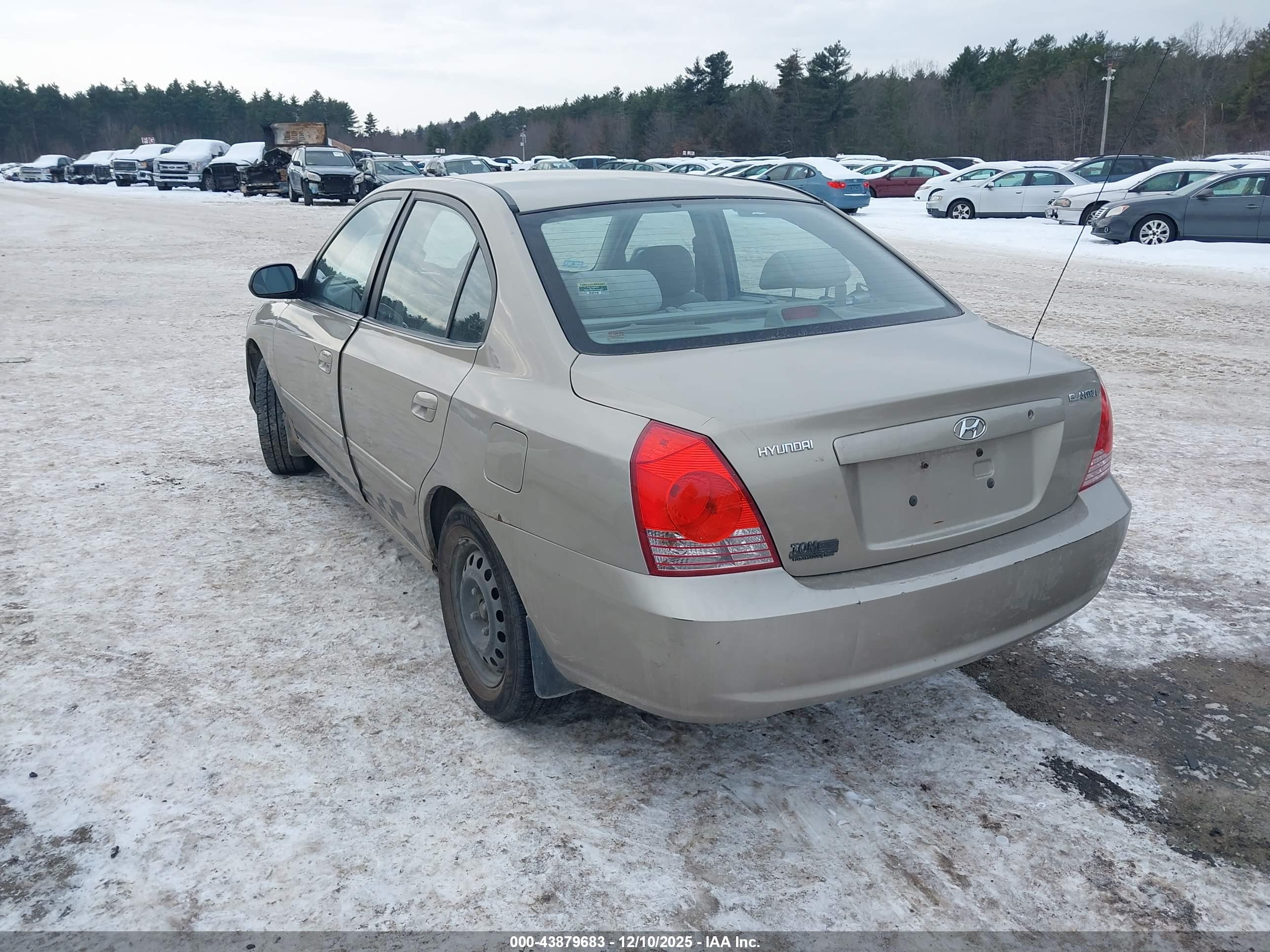 HYUNDAI ELANTRA image 3