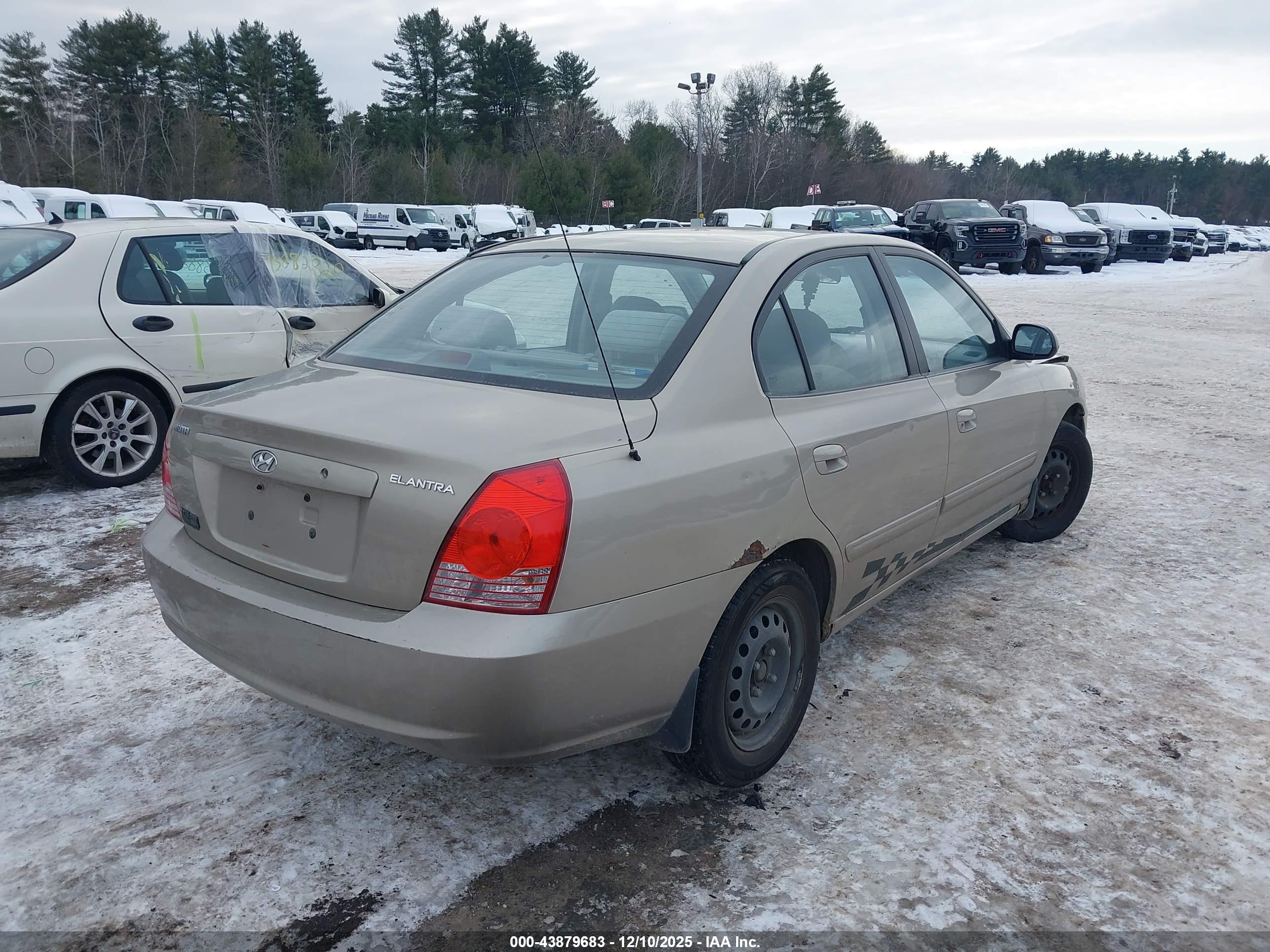 HYUNDAI ELANTRA image 4
