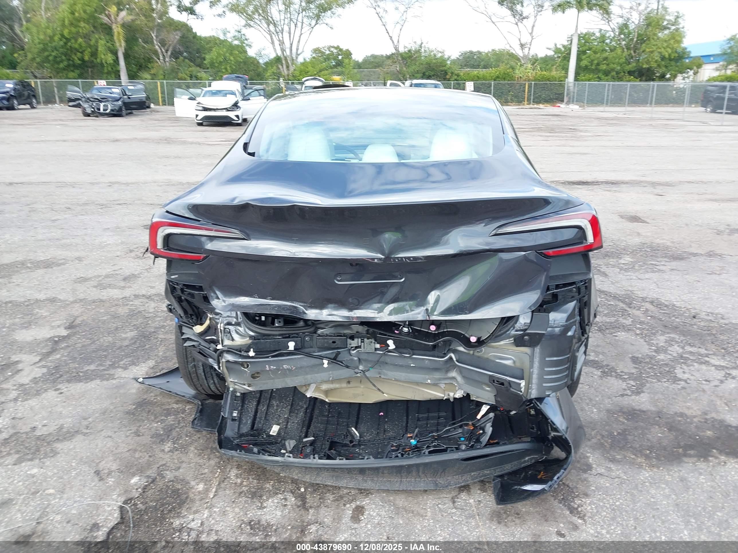 TESLA MODEL image 6