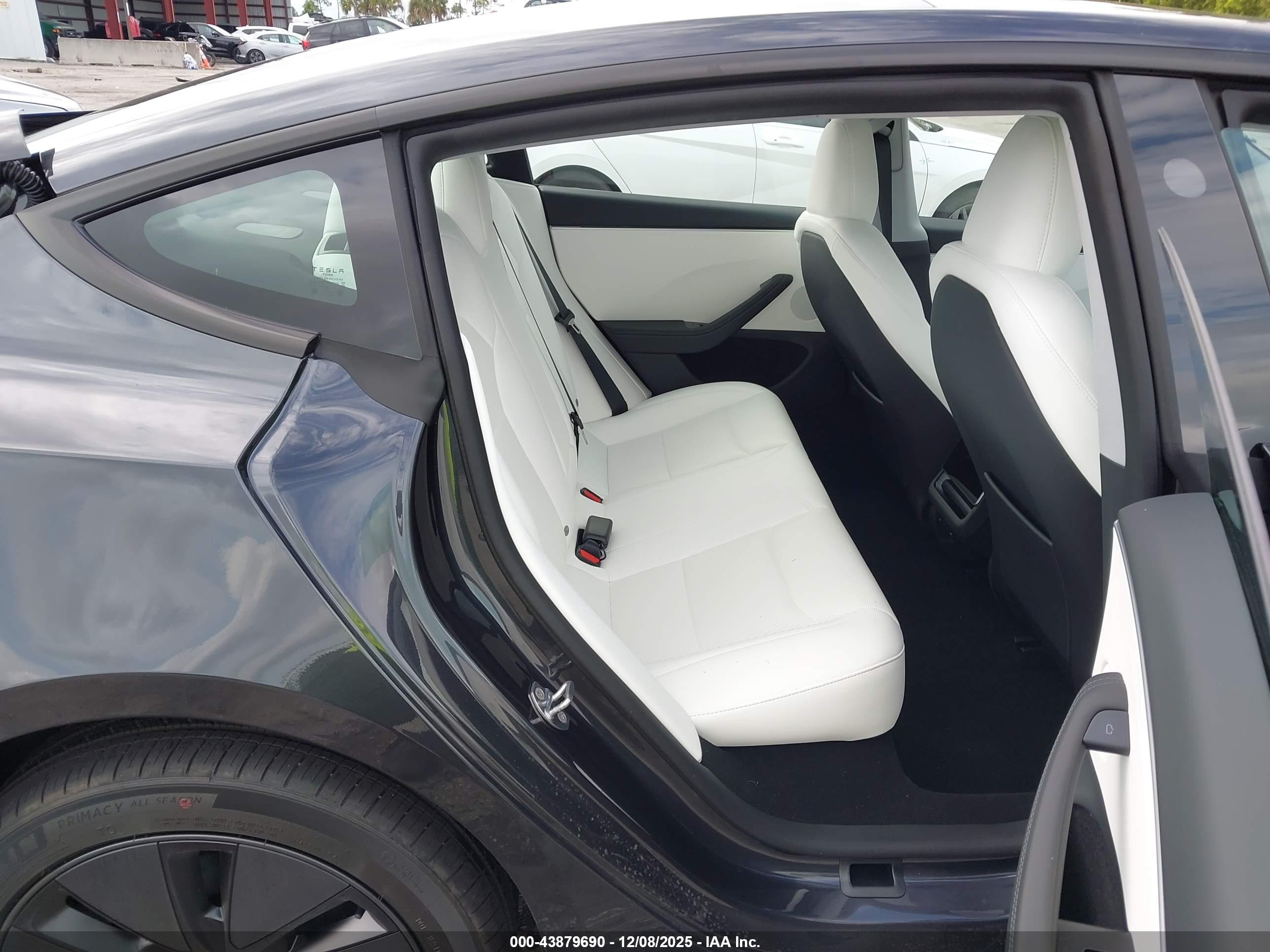 TESLA MODEL image 8