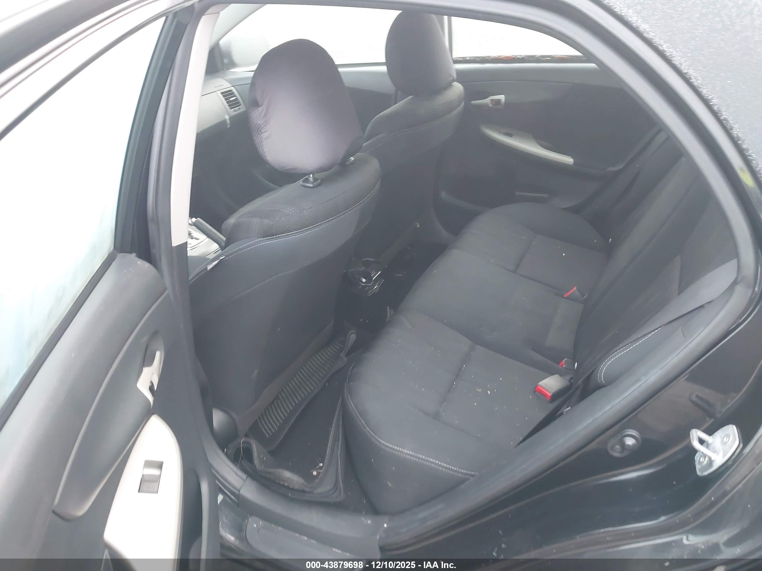 TOYOTA COROLLA image 8