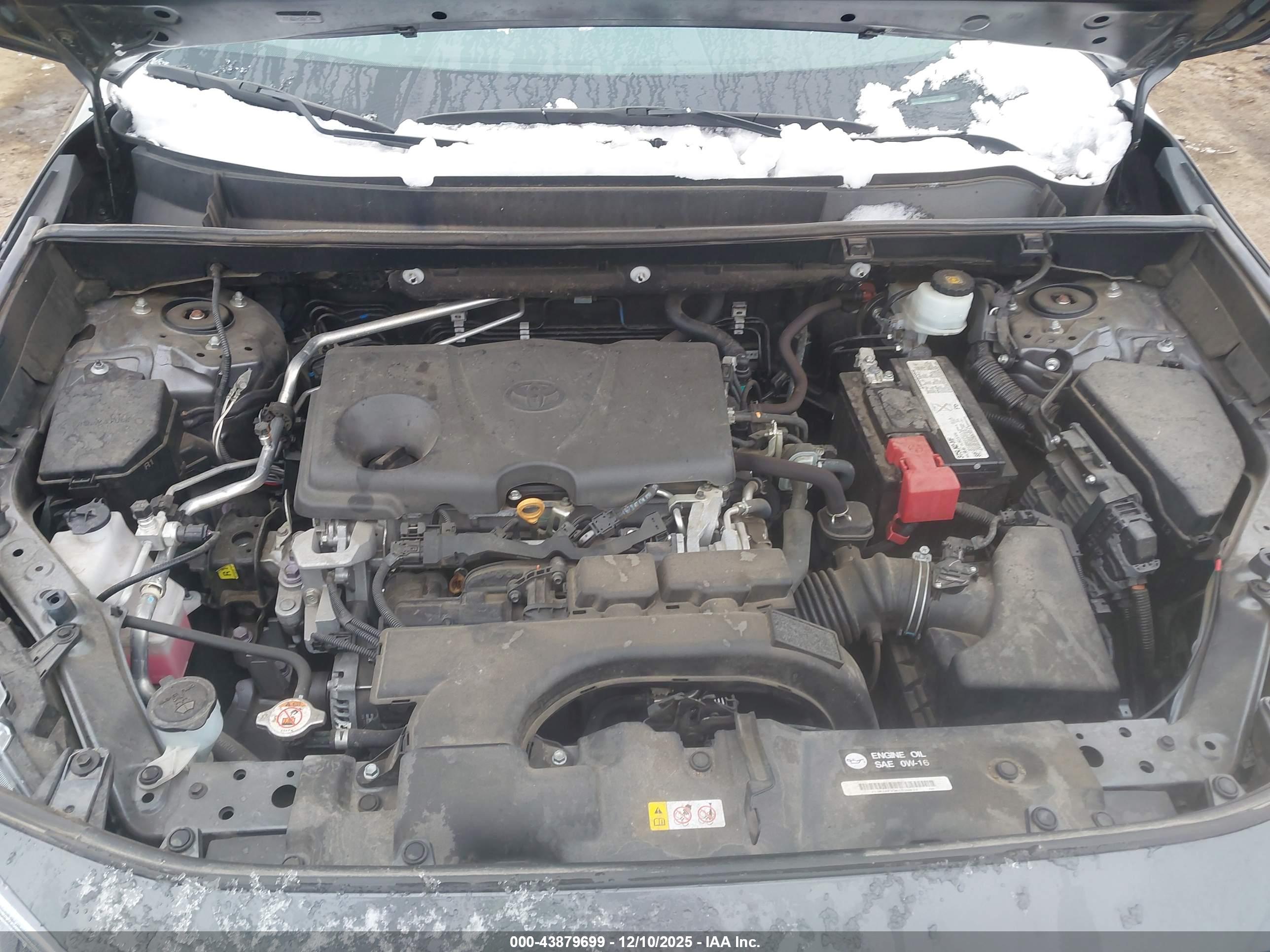 TOYOTA RAV4 image 10