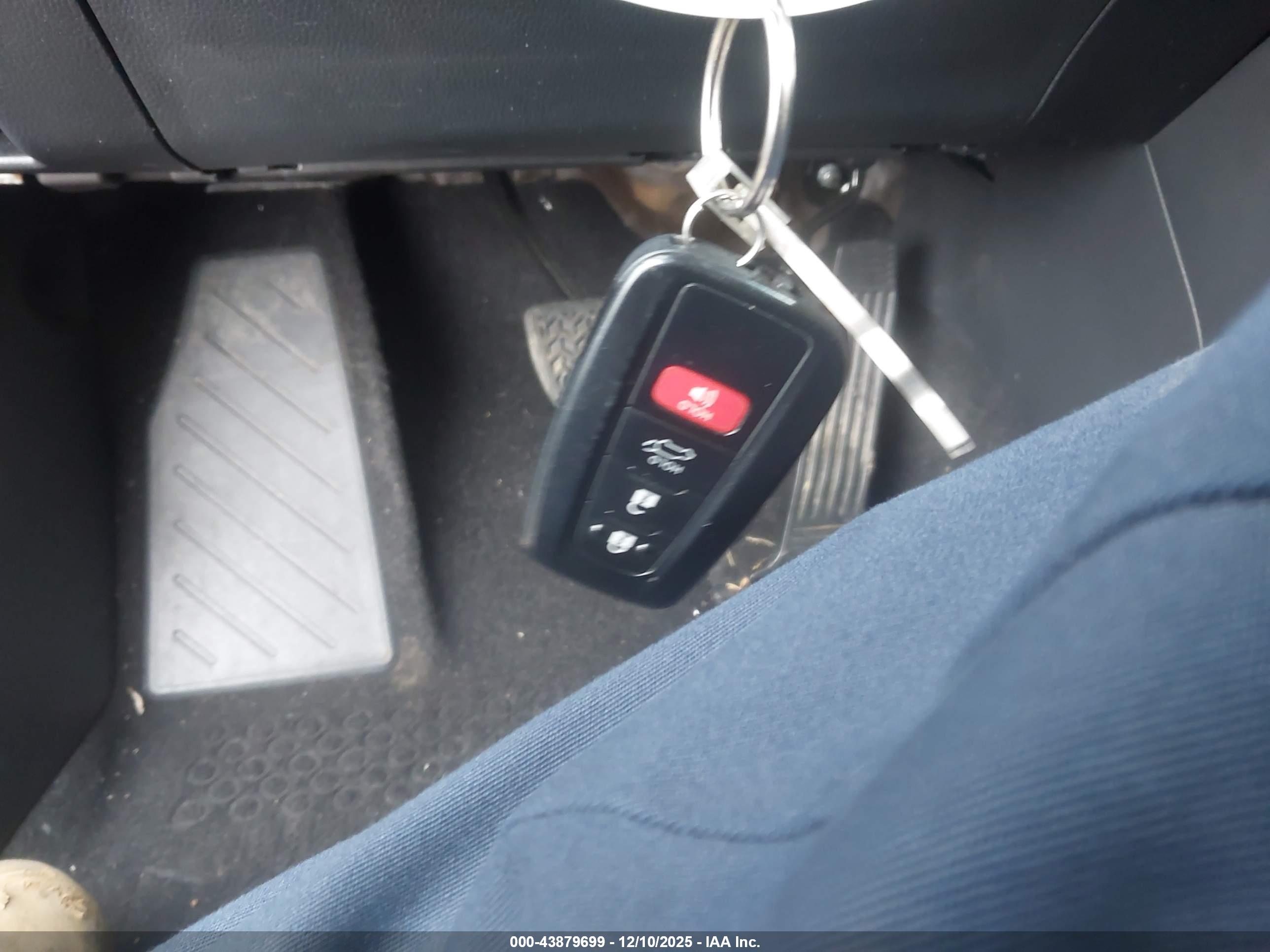 TOYOTA RAV4 image 11