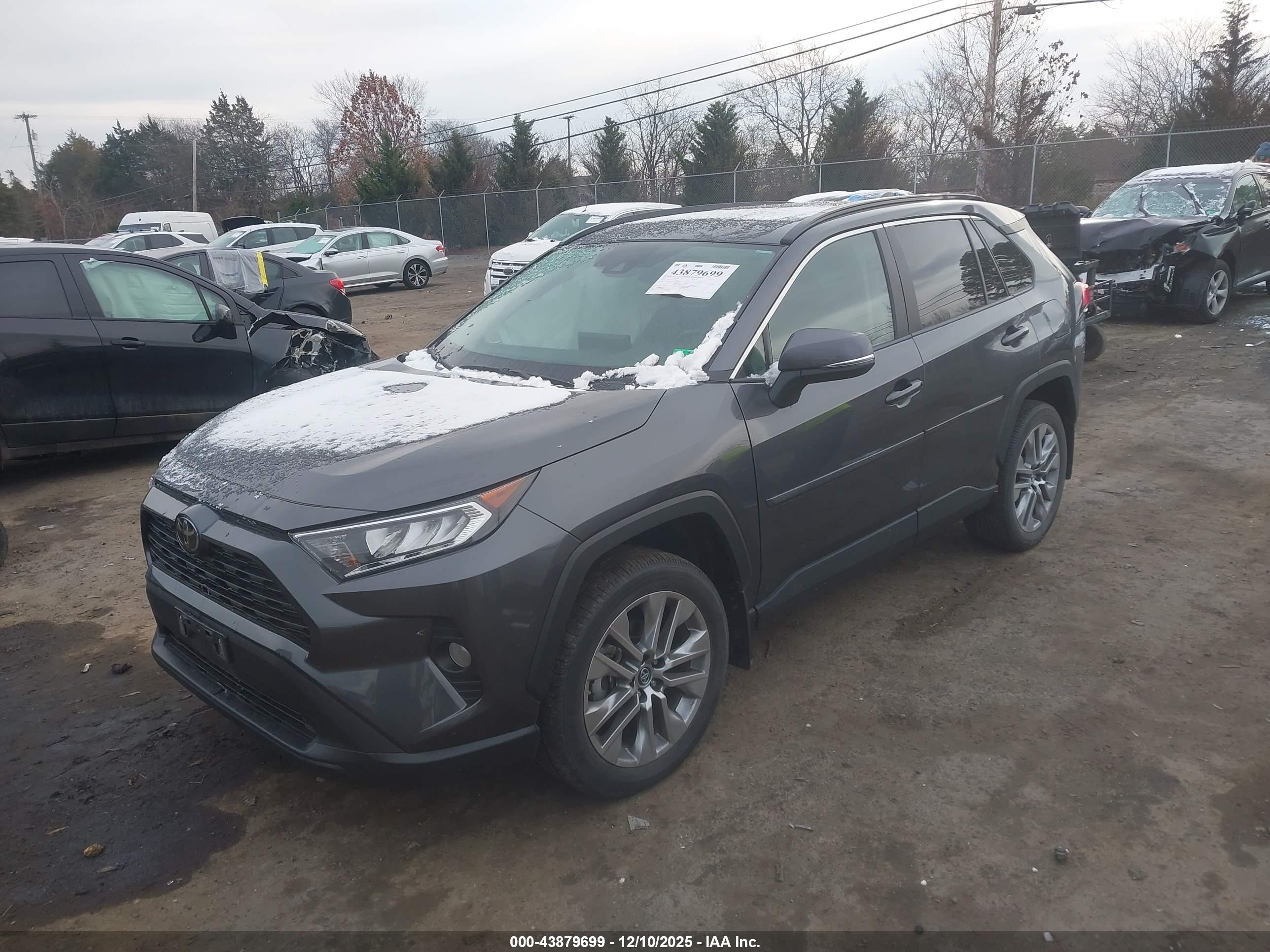 TOYOTA RAV4 image 2