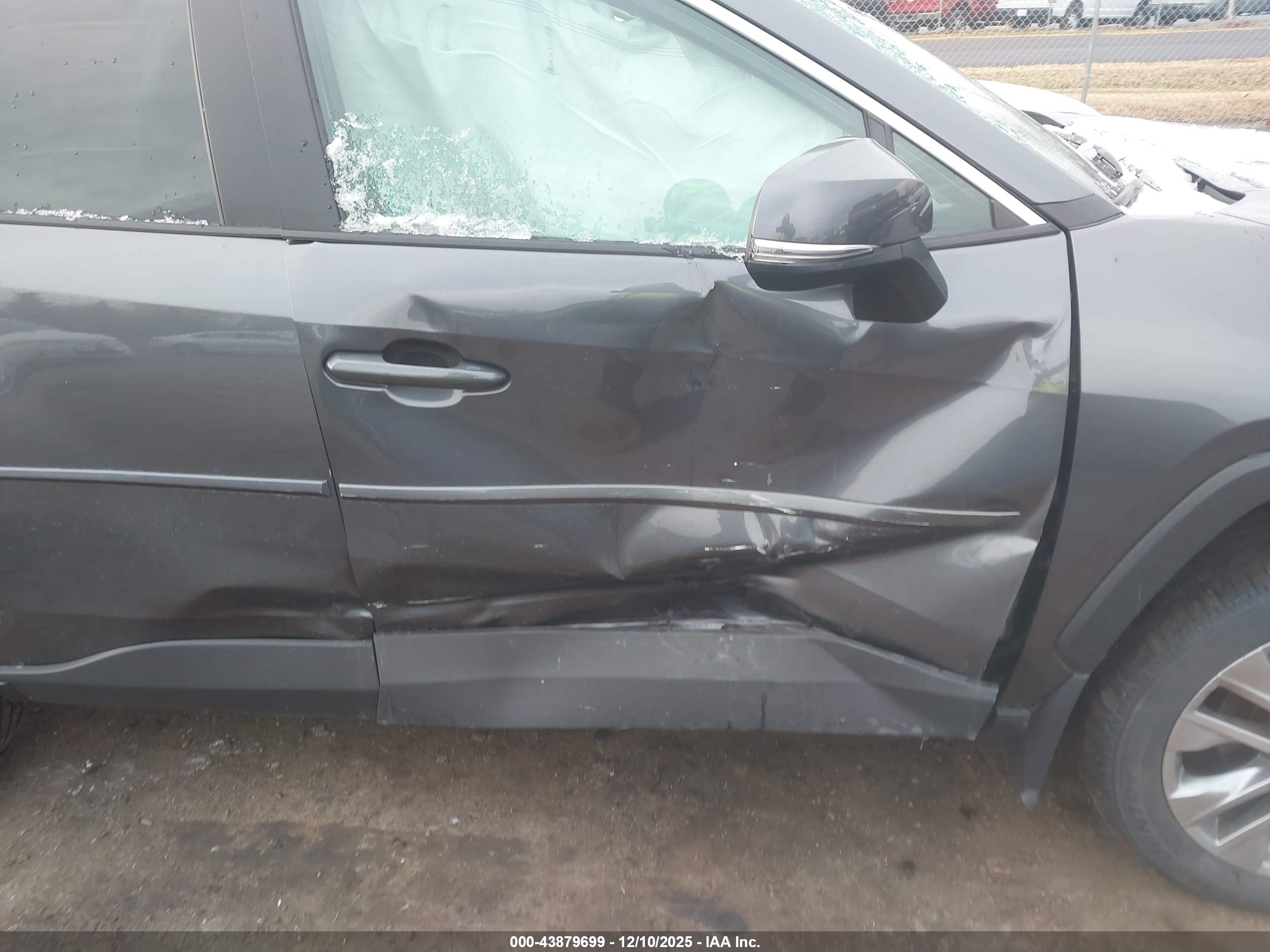 TOYOTA RAV4 image 6