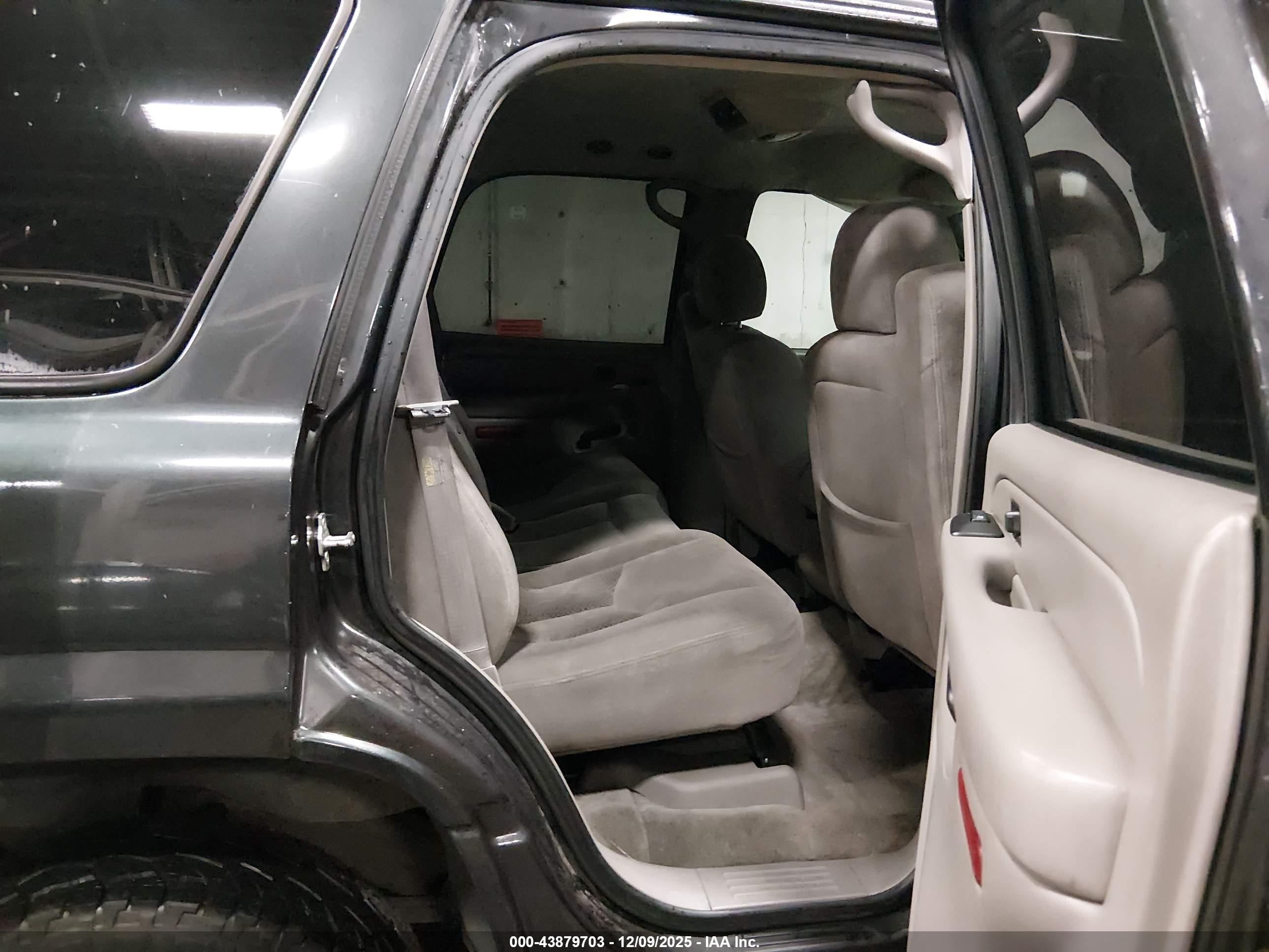 CHEVROLET TAHOE image 8
