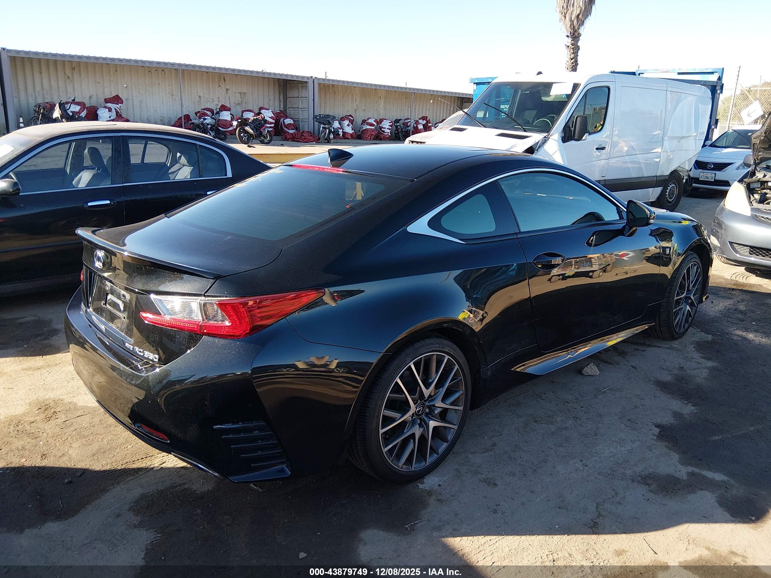 LEXUS RC image 4
