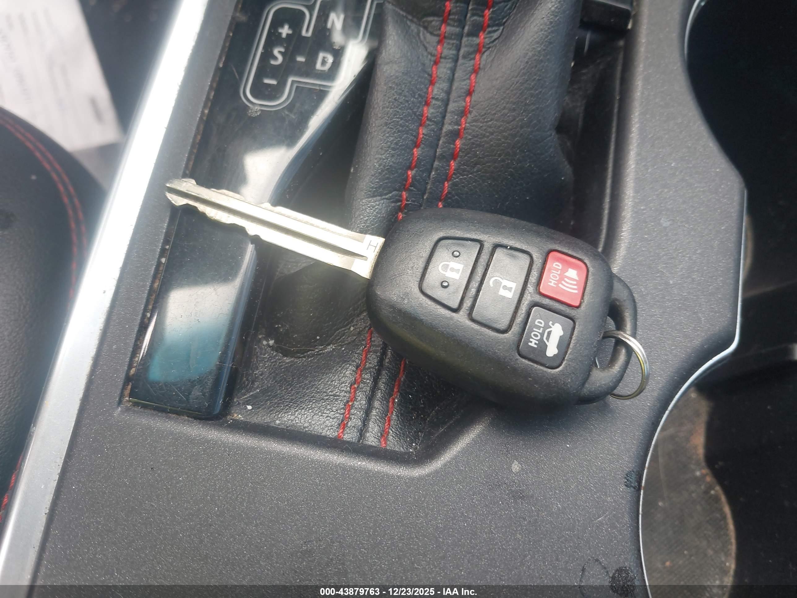 TOYOTA CAMRY image 11
