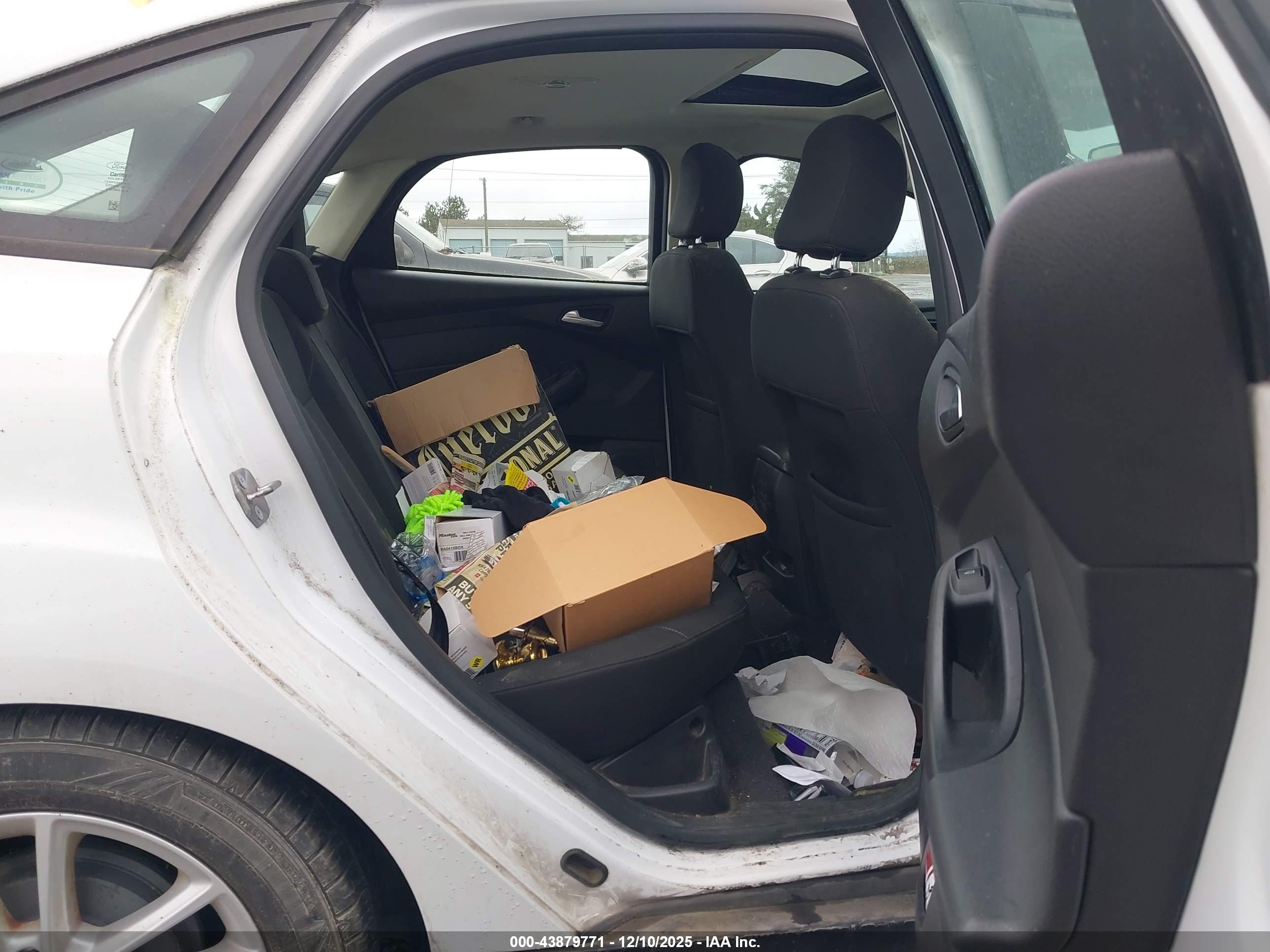 FORD FOCUS image 8