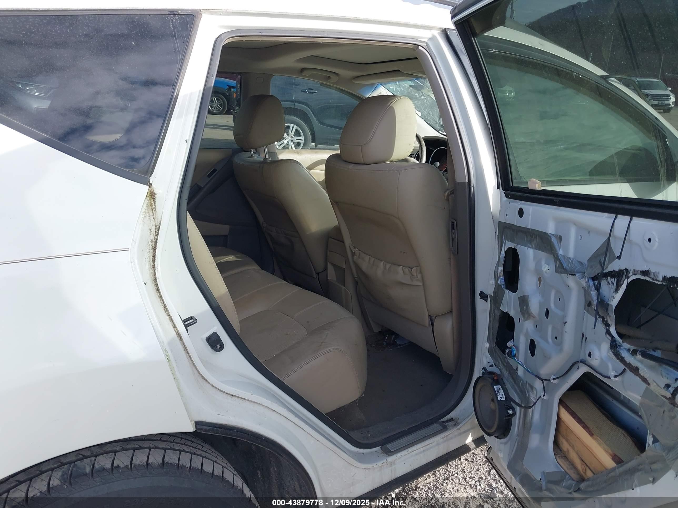 NISSAN MURANO image 8