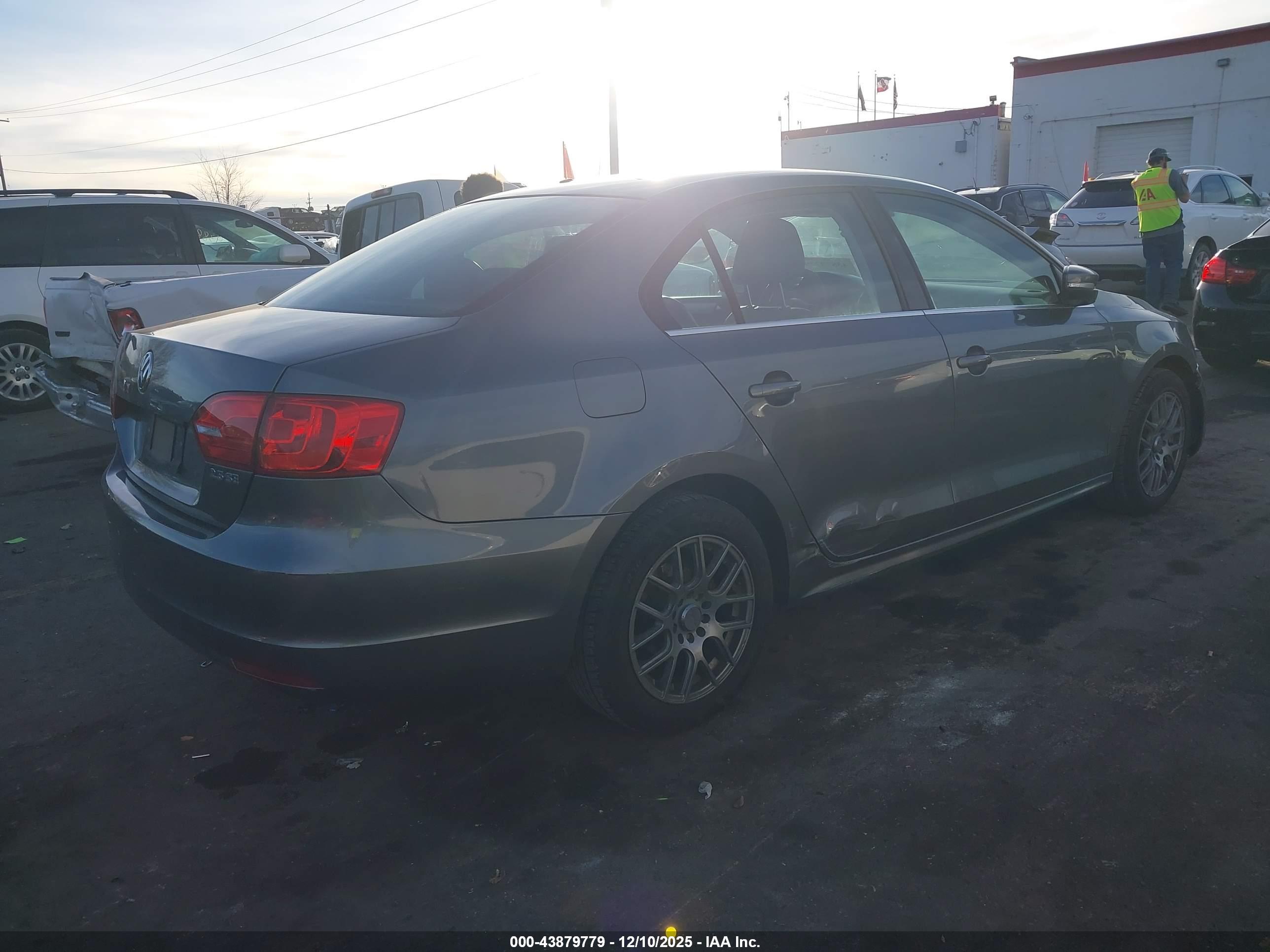 VOLKSWAGEN JETTA image 4