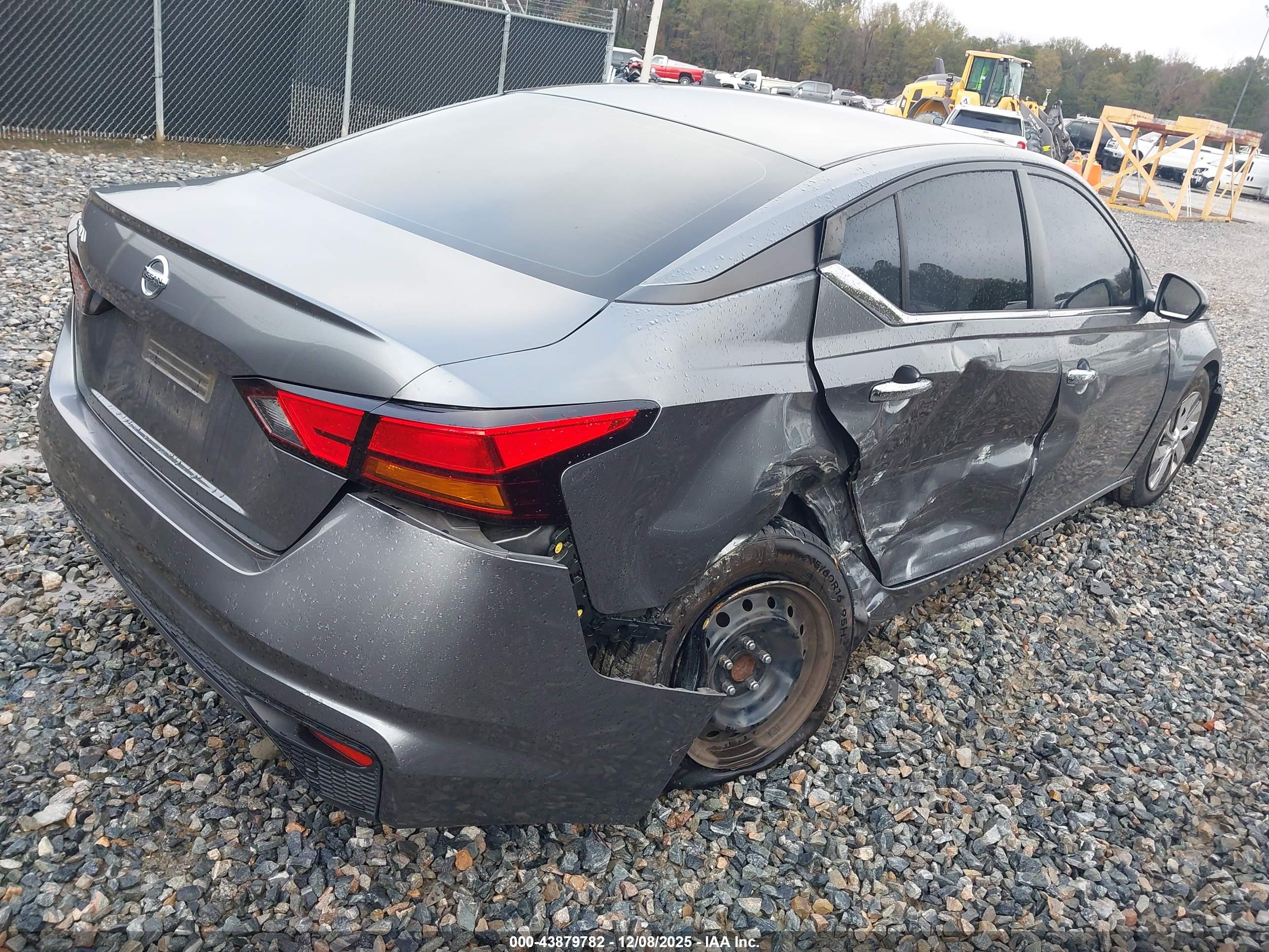 NISSAN ALTIMA image 4