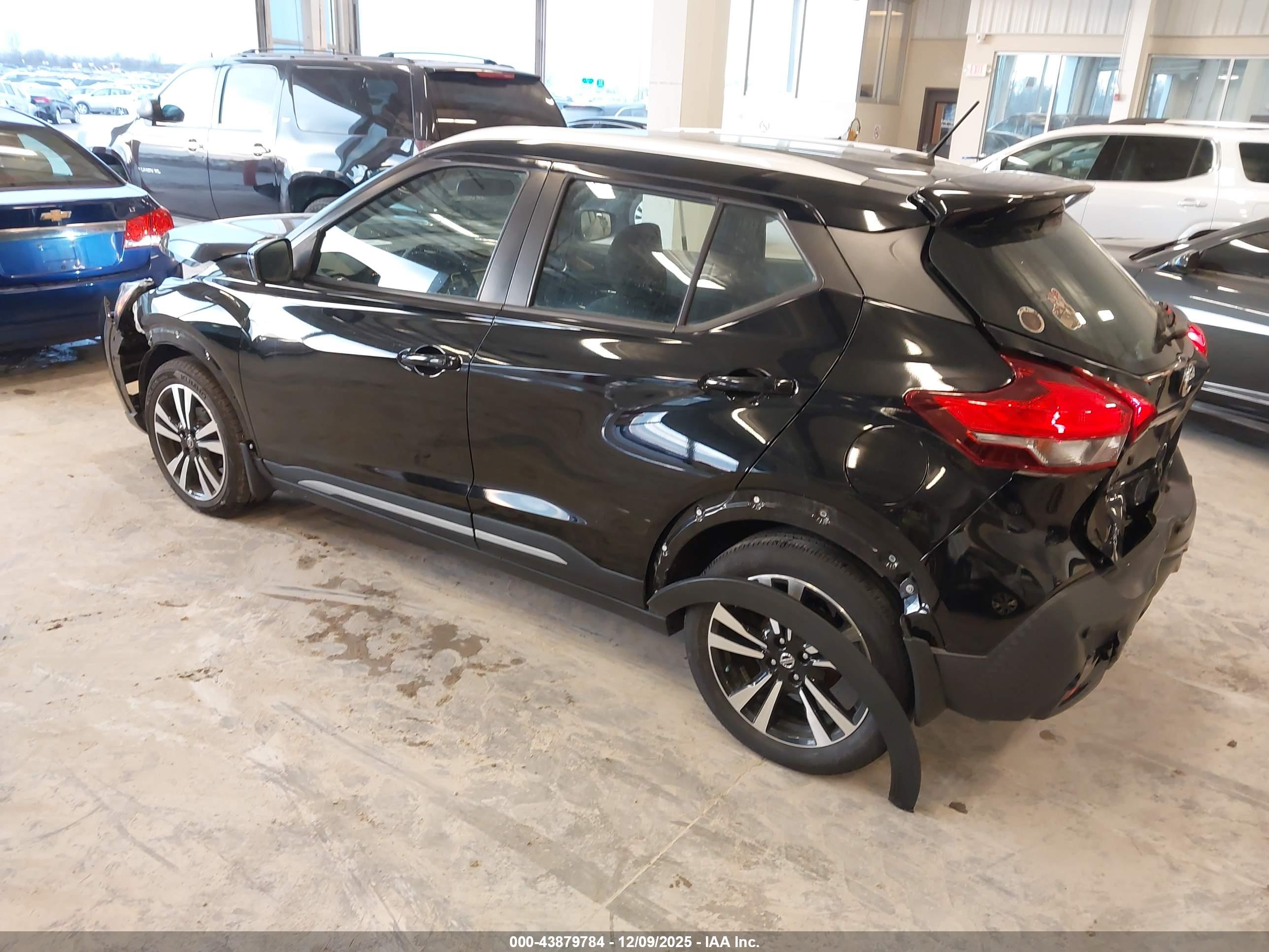 NISSAN KICKS image 3
