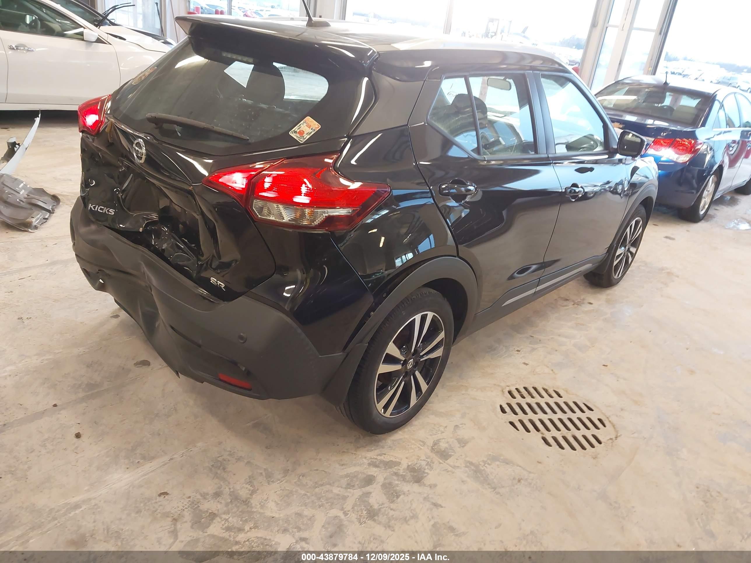 NISSAN KICKS image 4