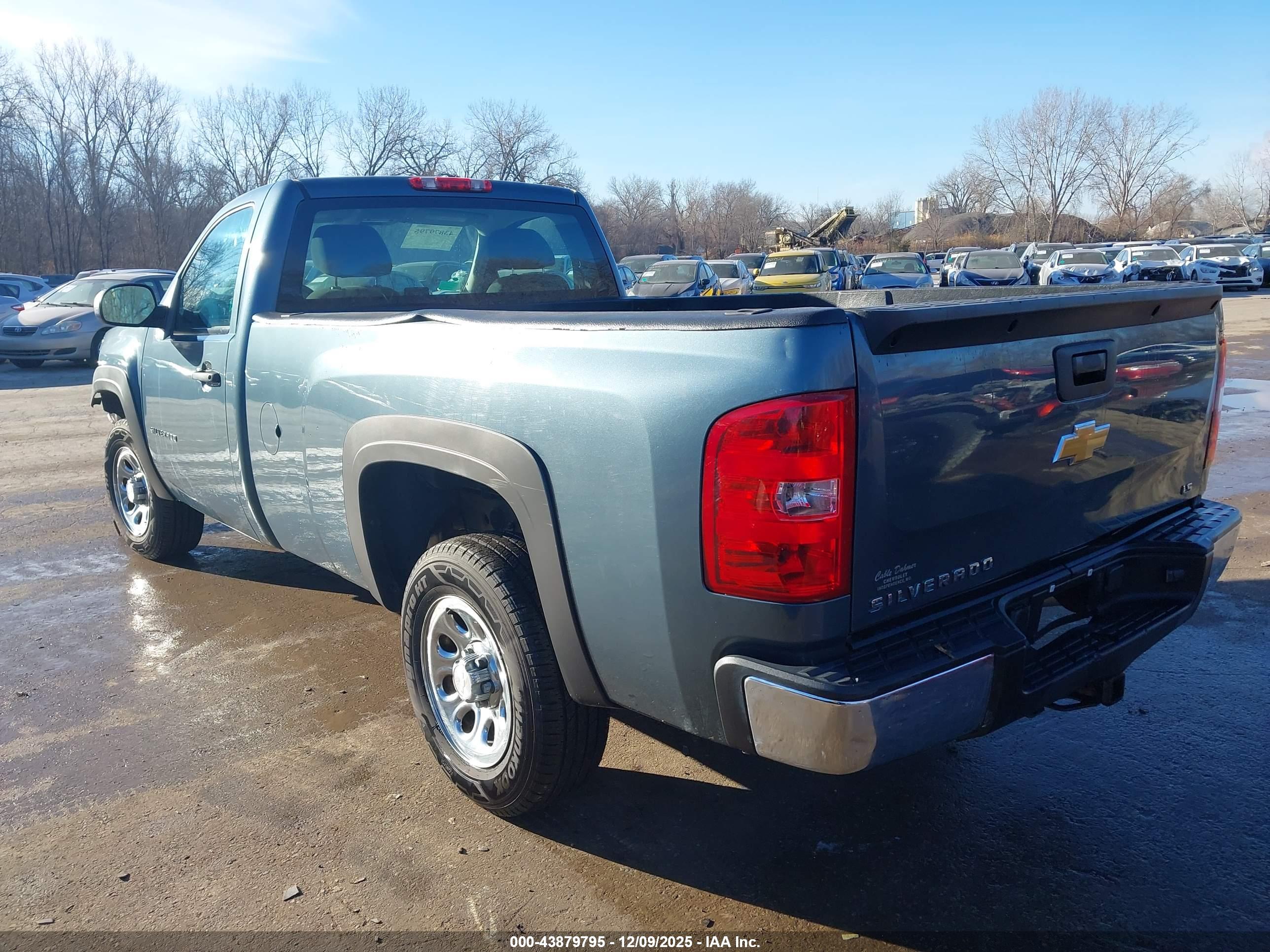 CHEVROLET SILVERADO image 3