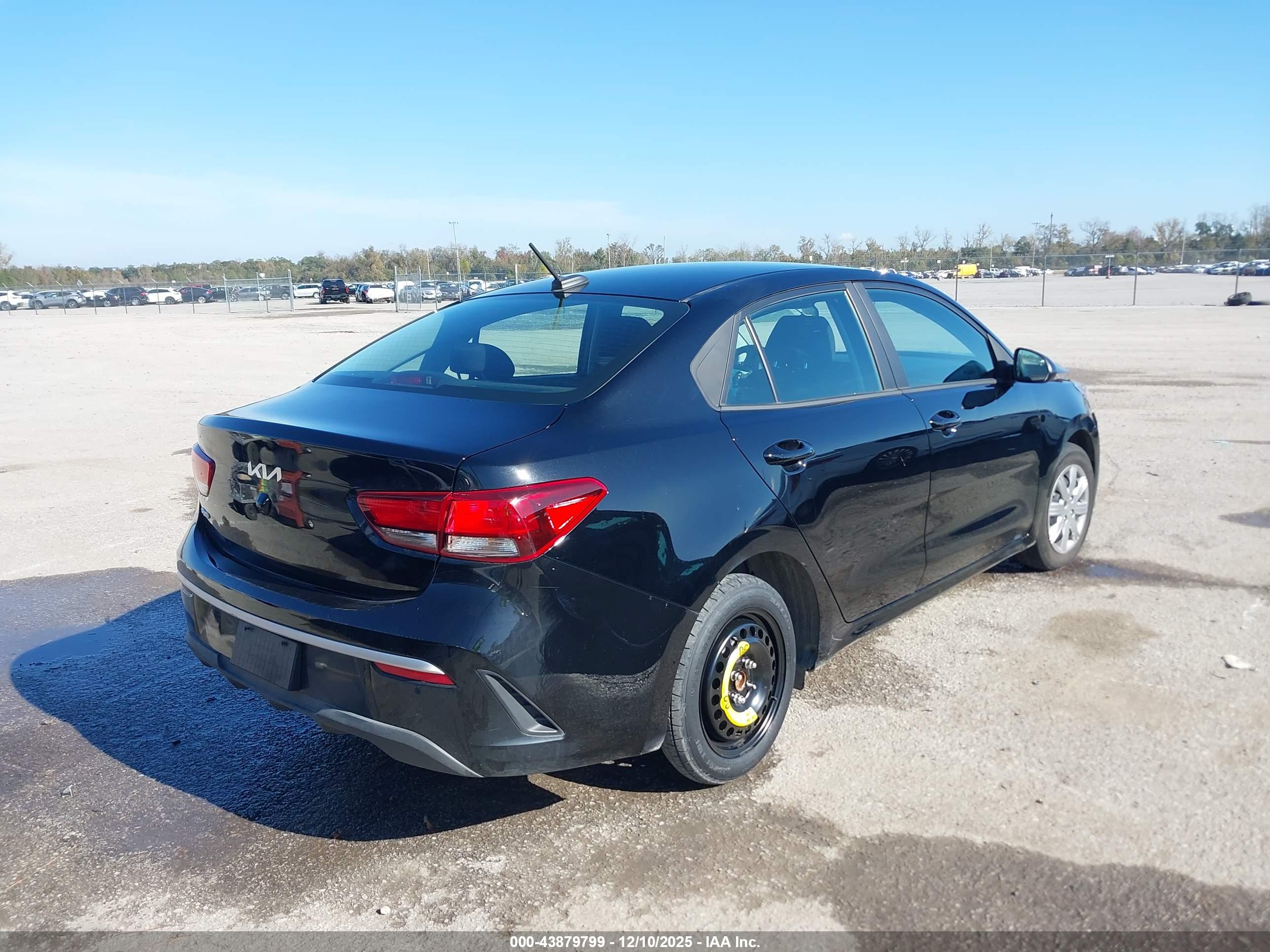 KIA RIO image 4