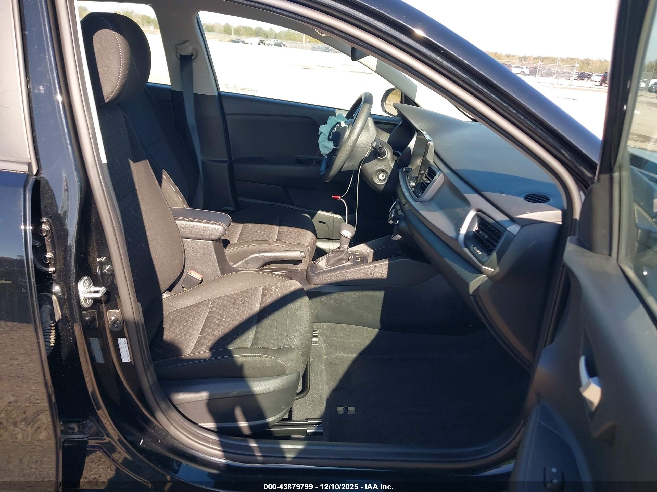 KIA RIO image 5