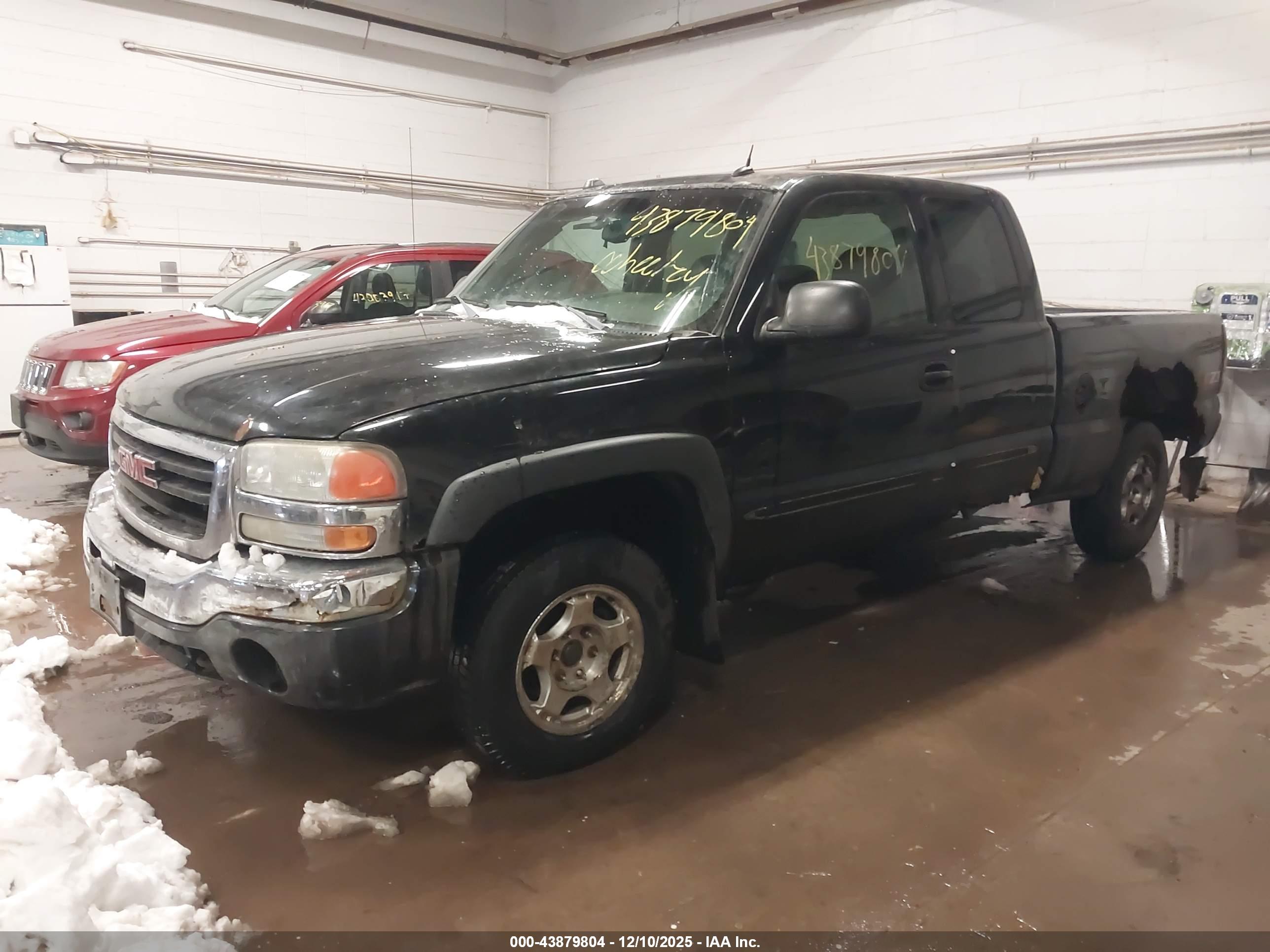 GMC SIERRA image 2