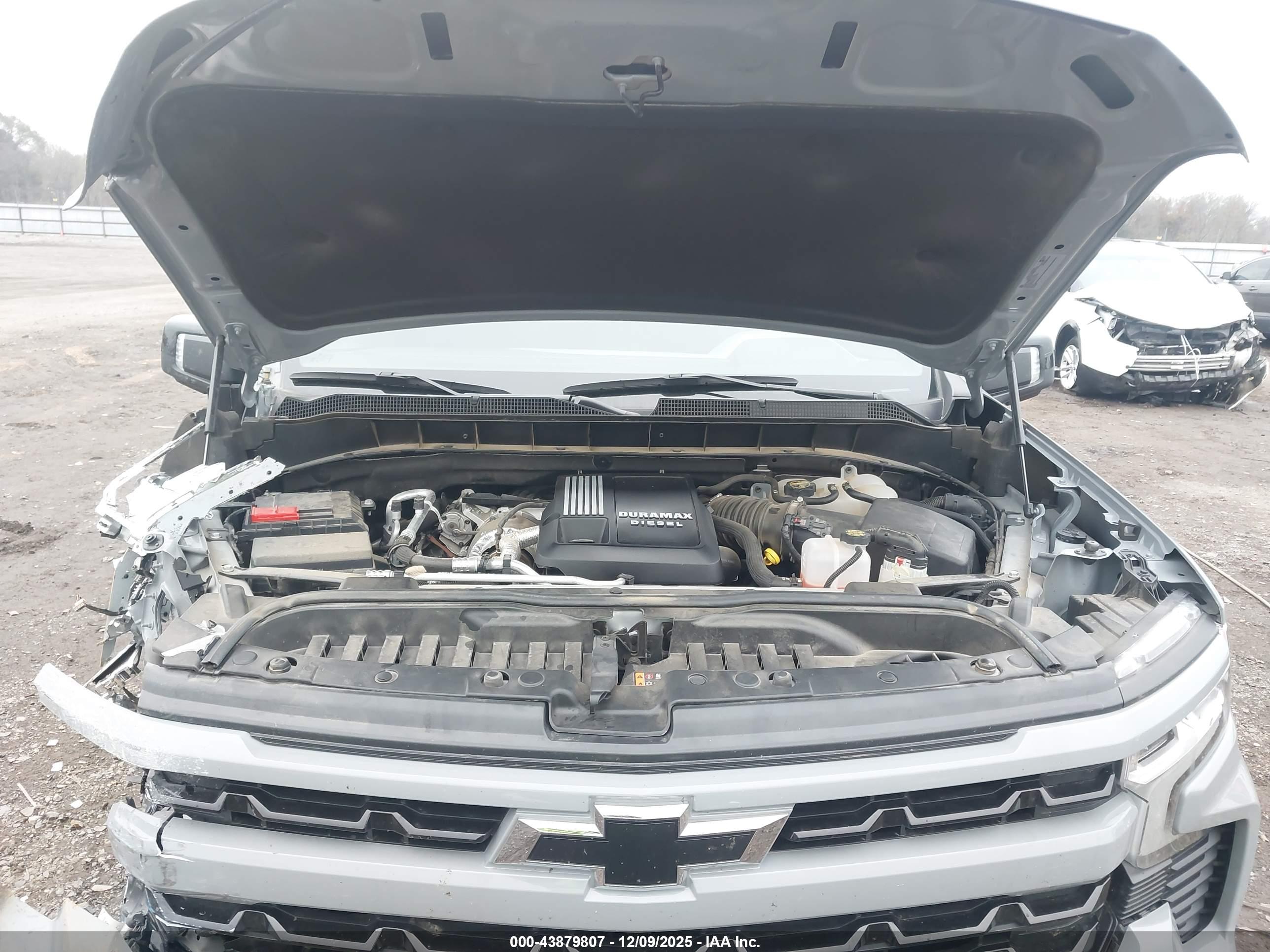CHEVROLET SILVERADO image 10