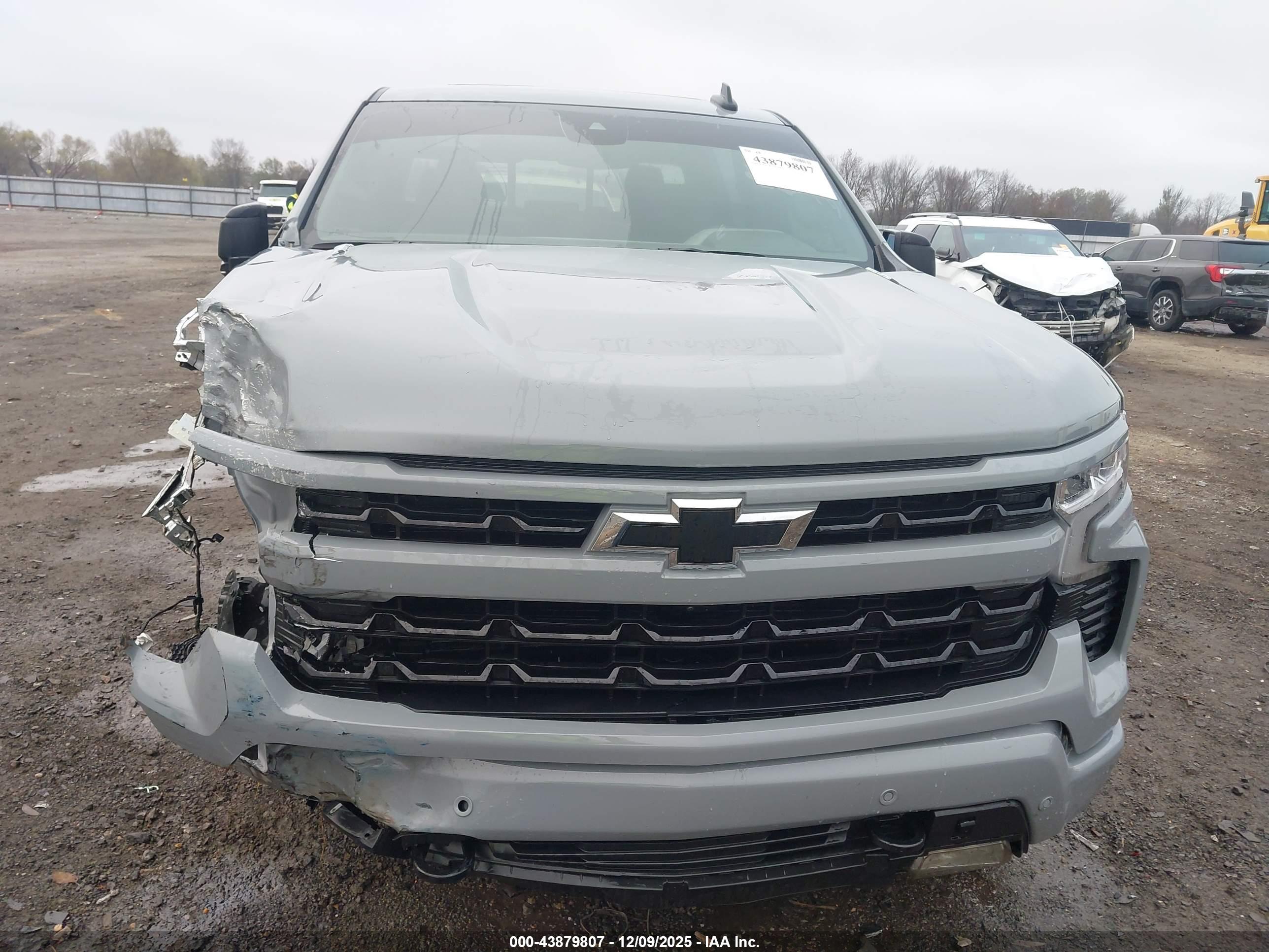 CHEVROLET SILVERADO image 6