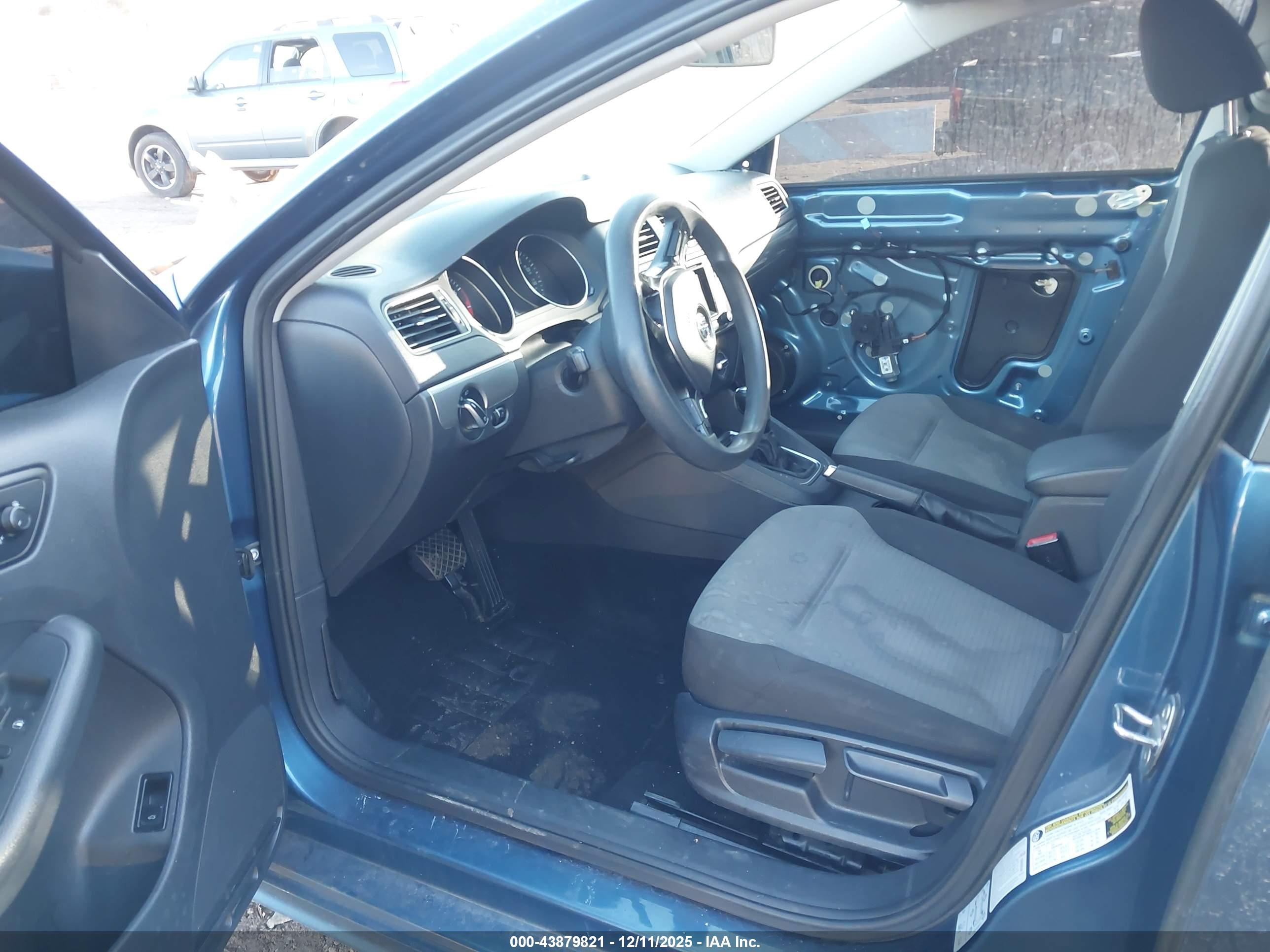 VOLKSWAGEN JETTA image 5
