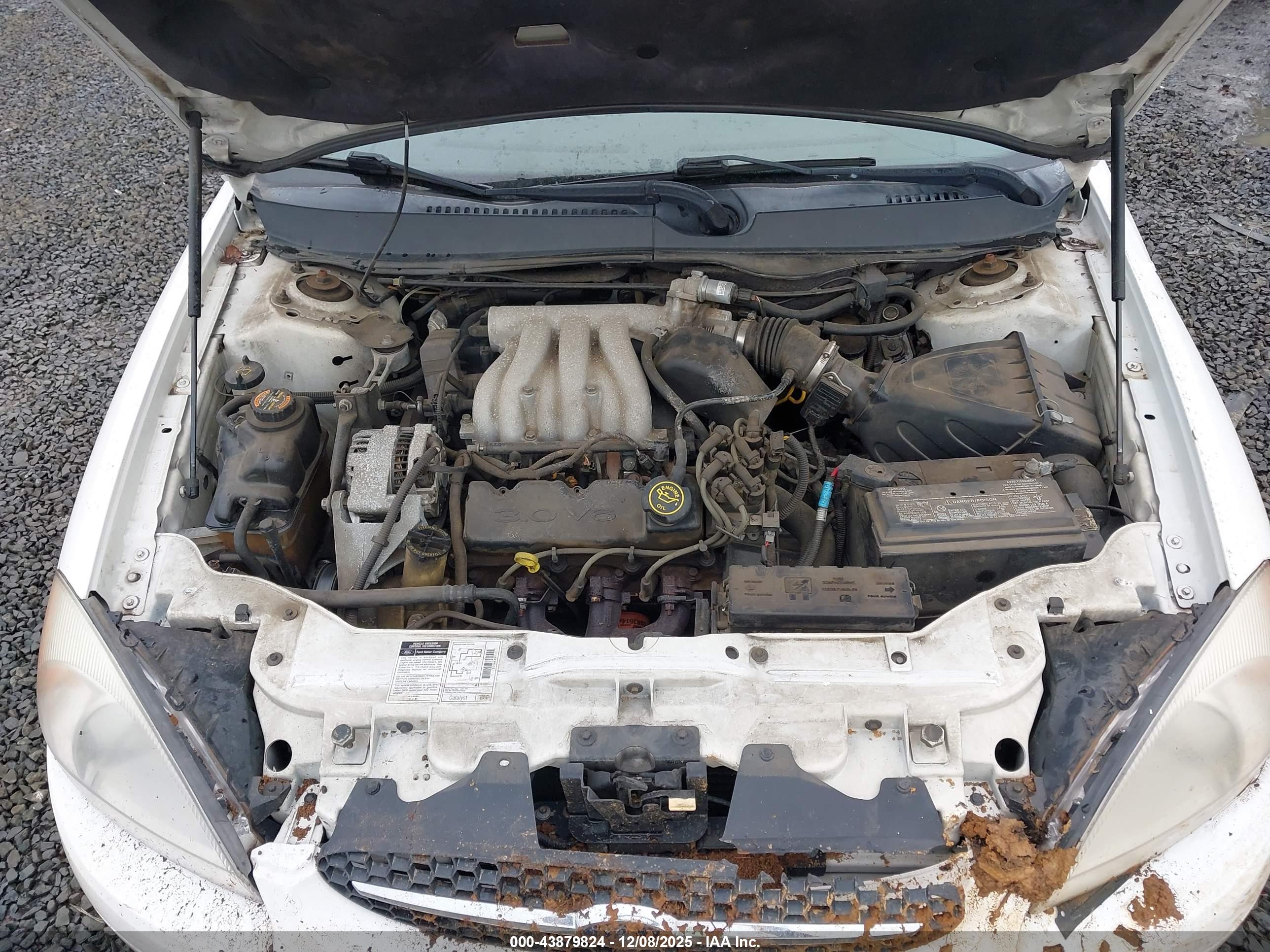 FORD TAURUS image 10