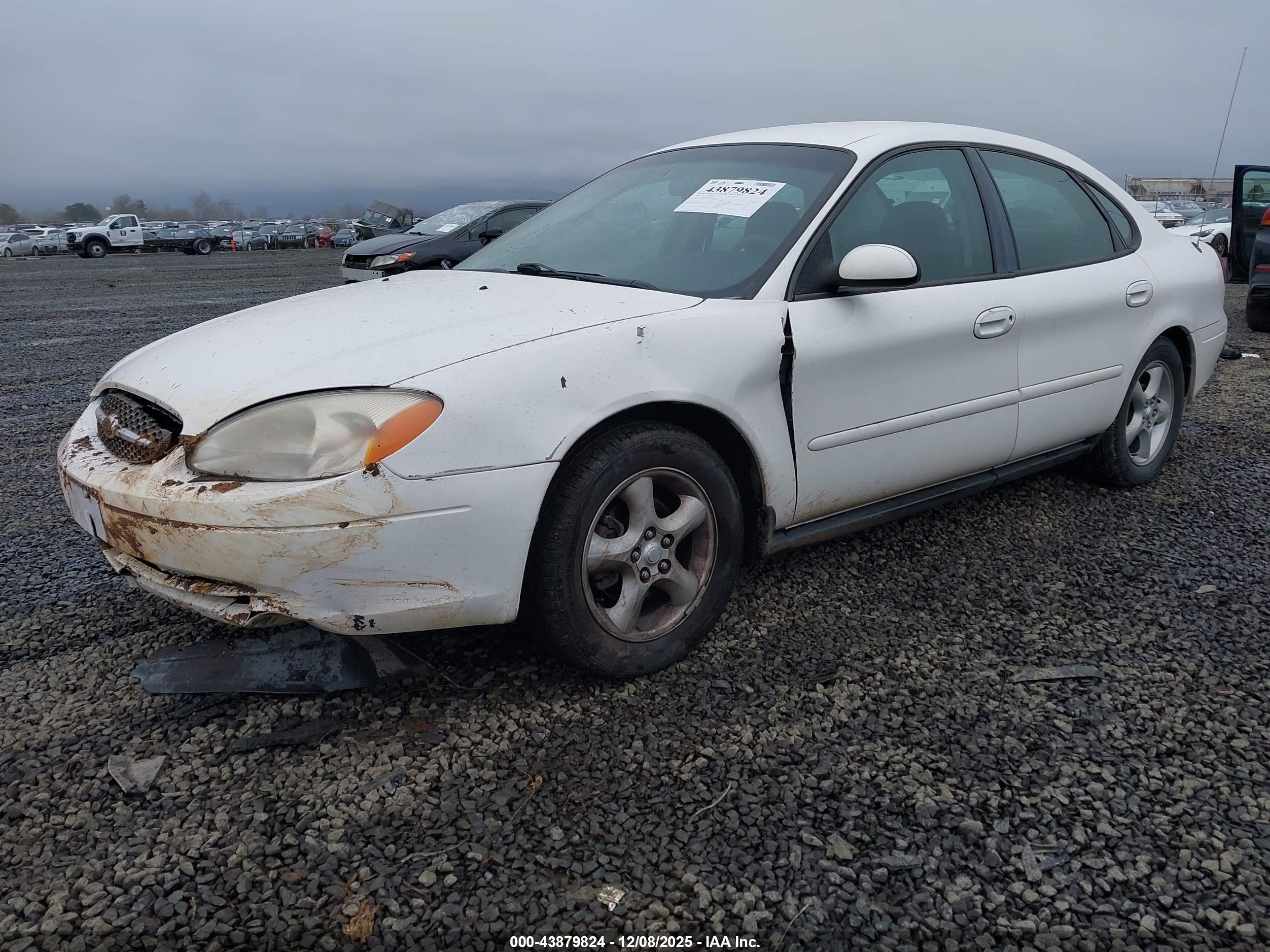 FORD TAURUS image 2