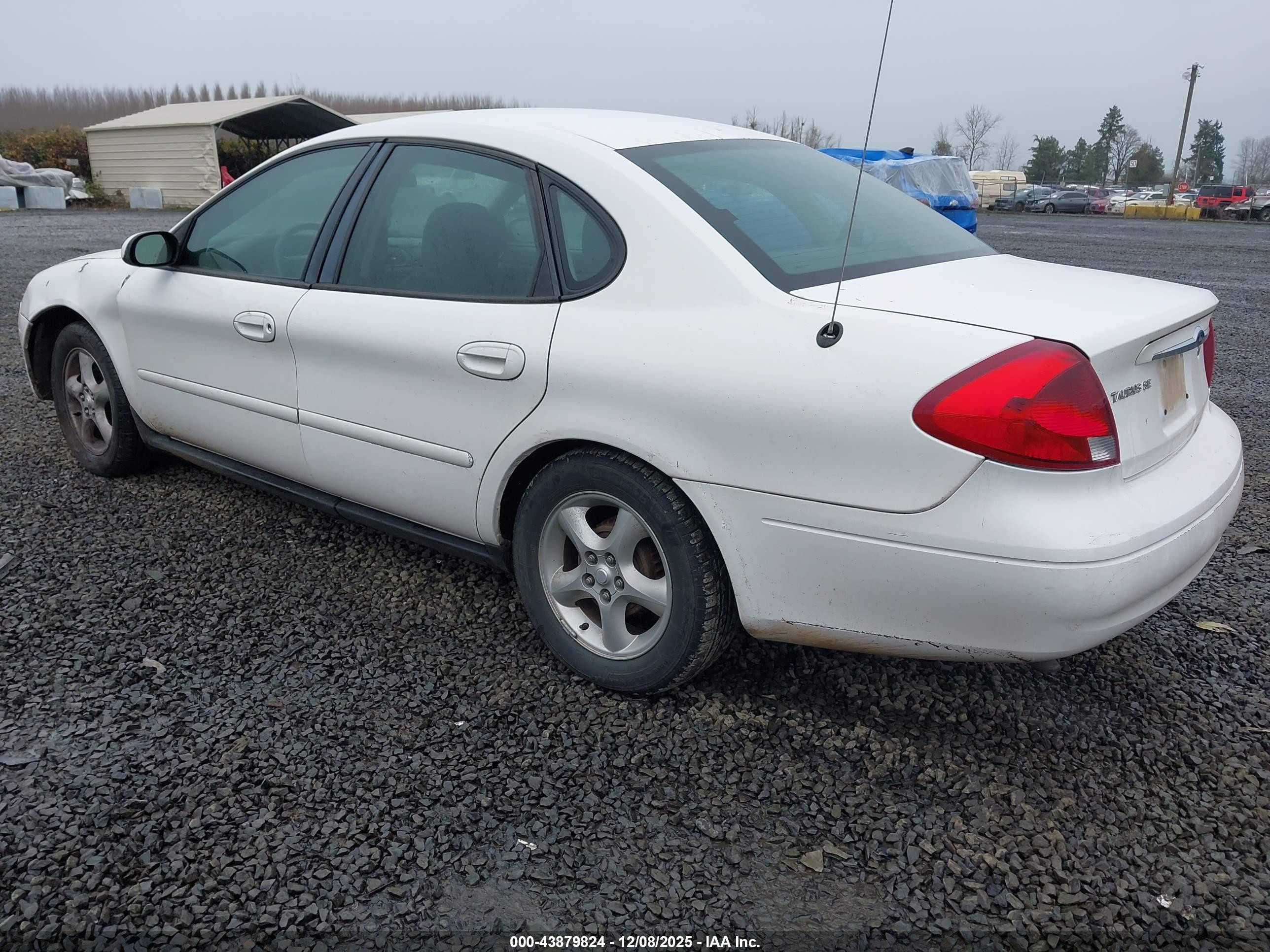 FORD TAURUS image 3