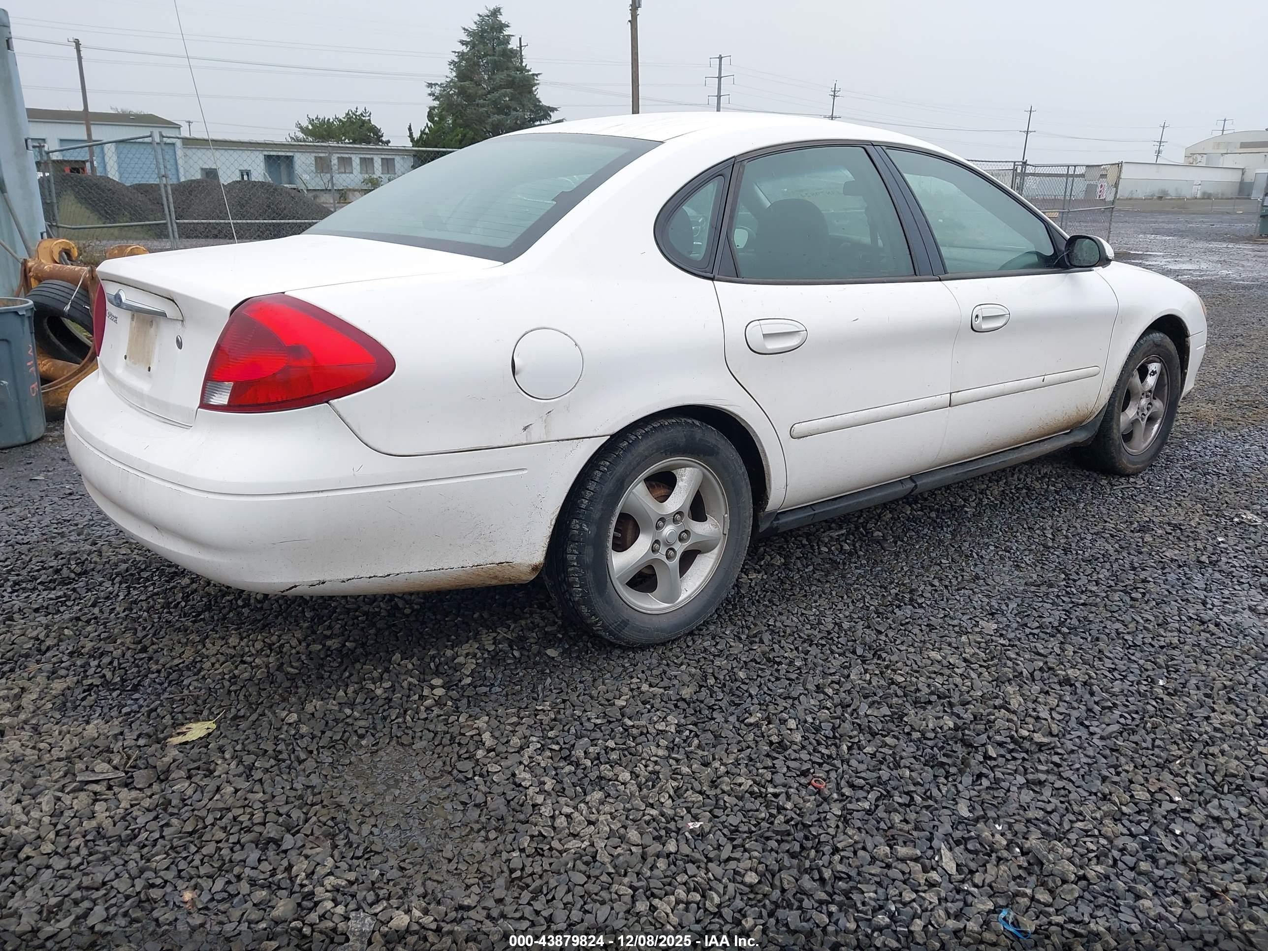 FORD TAURUS image 4