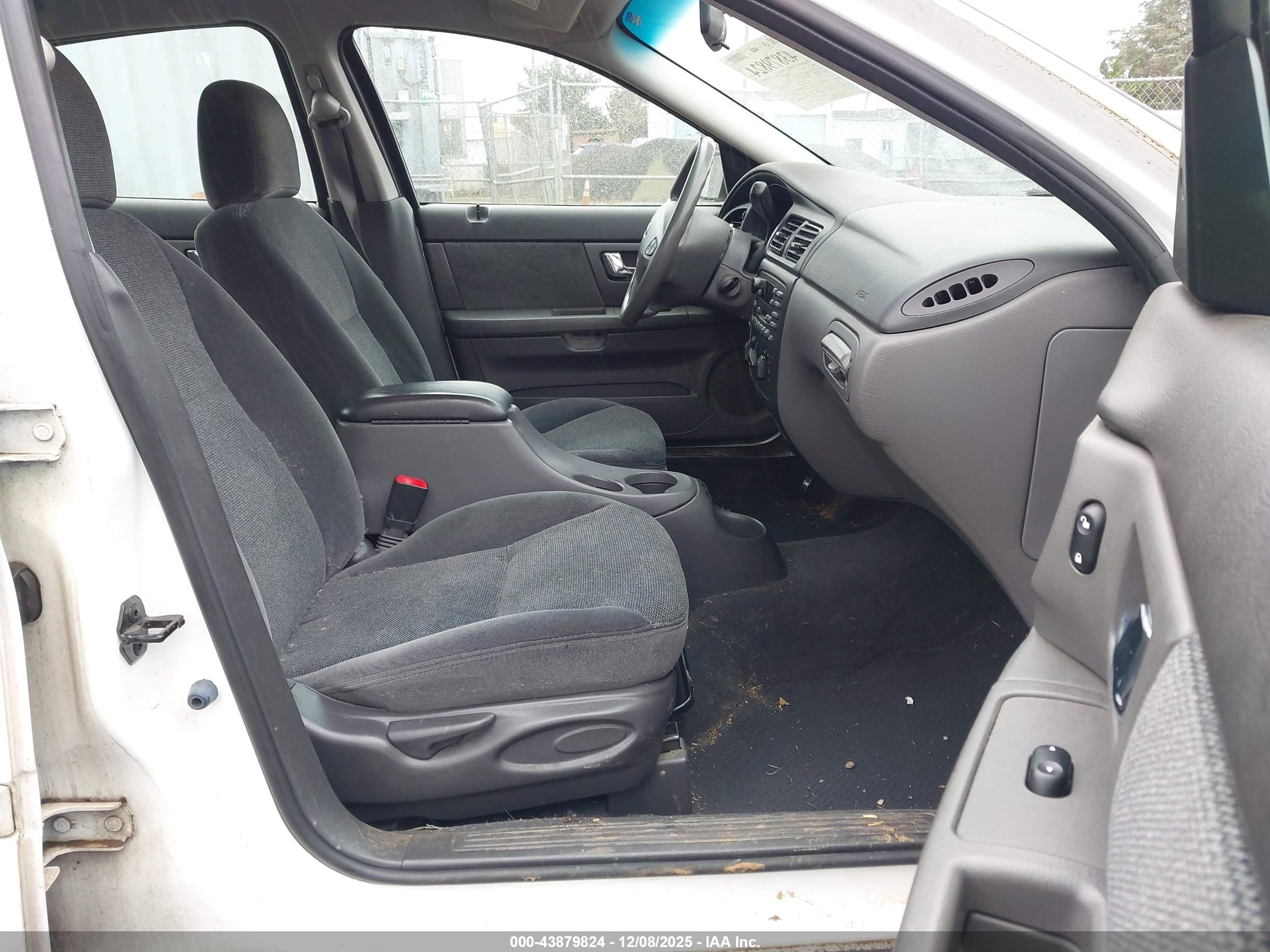 FORD TAURUS image 5