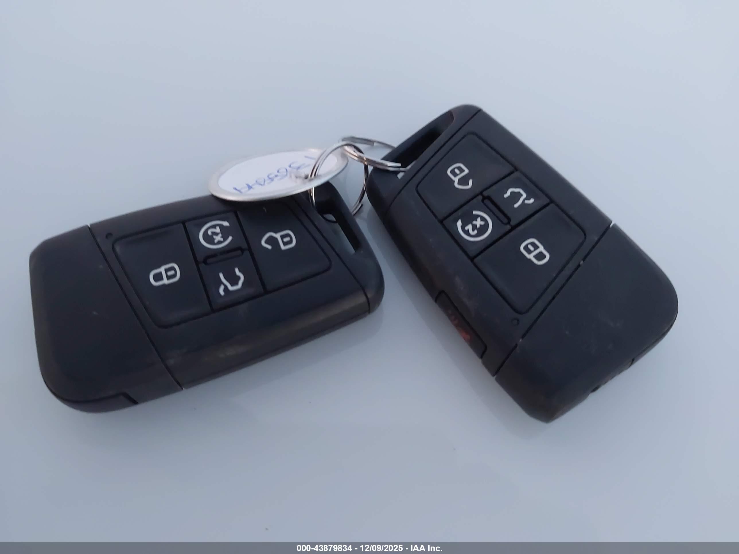 VOLKSWAGEN TAOS image 11