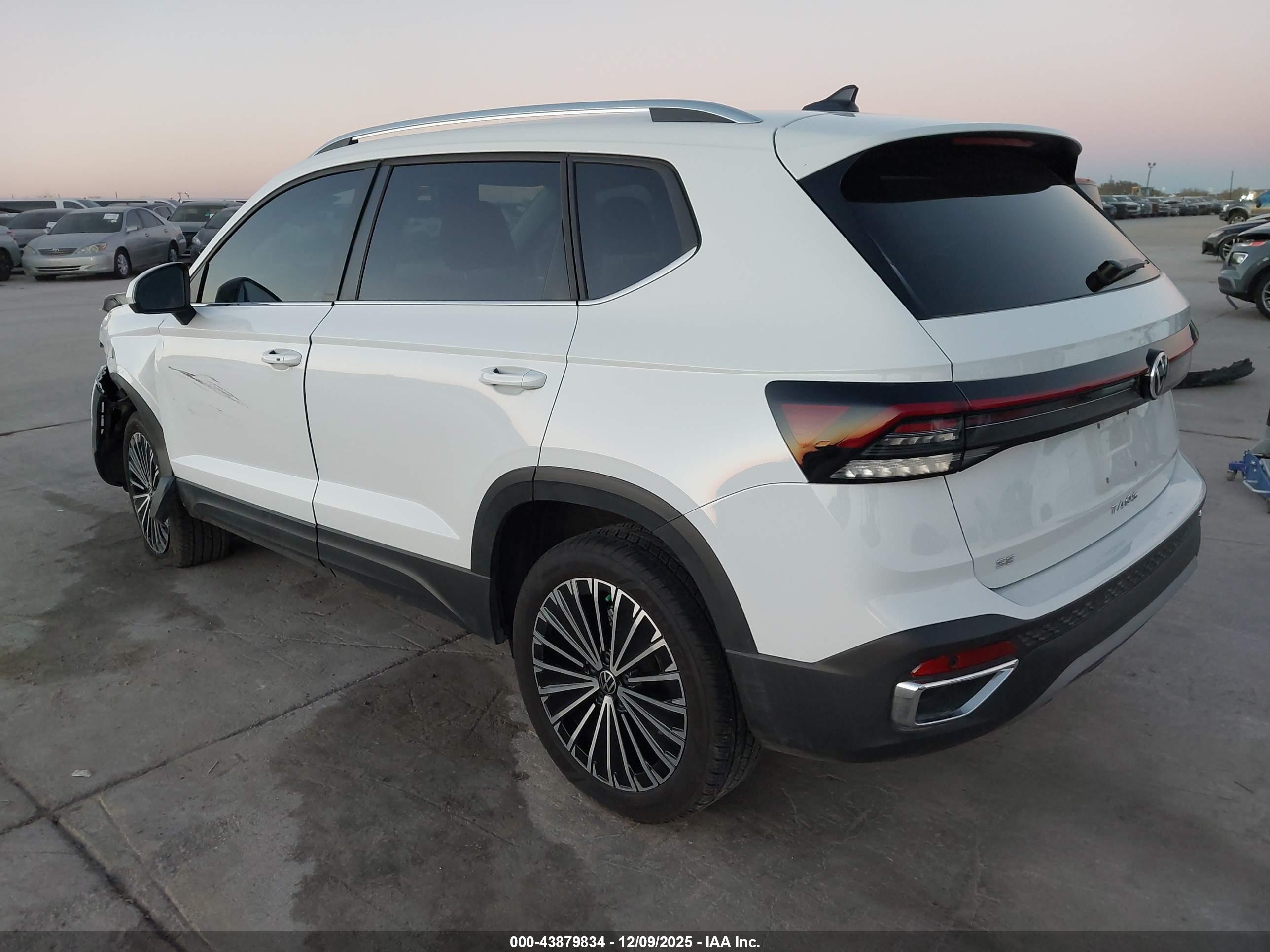 VOLKSWAGEN TAOS image 3
