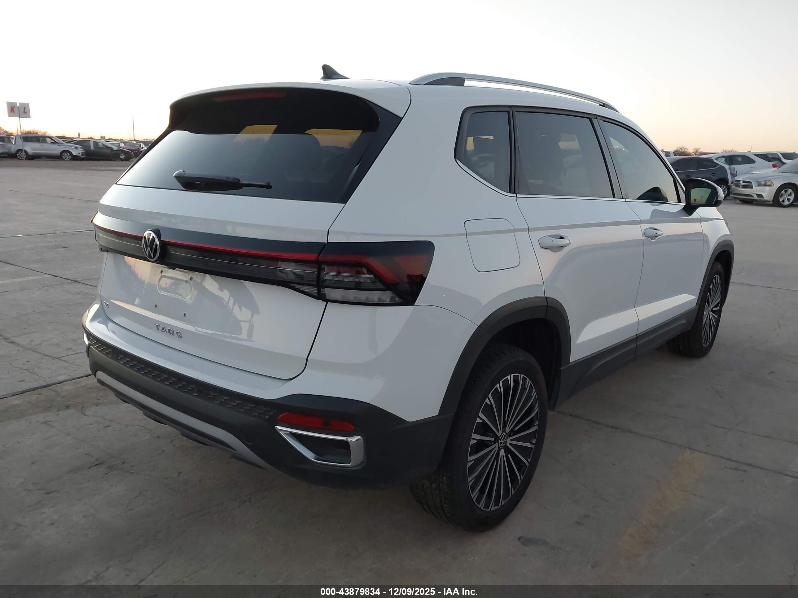 VOLKSWAGEN TAOS image 4