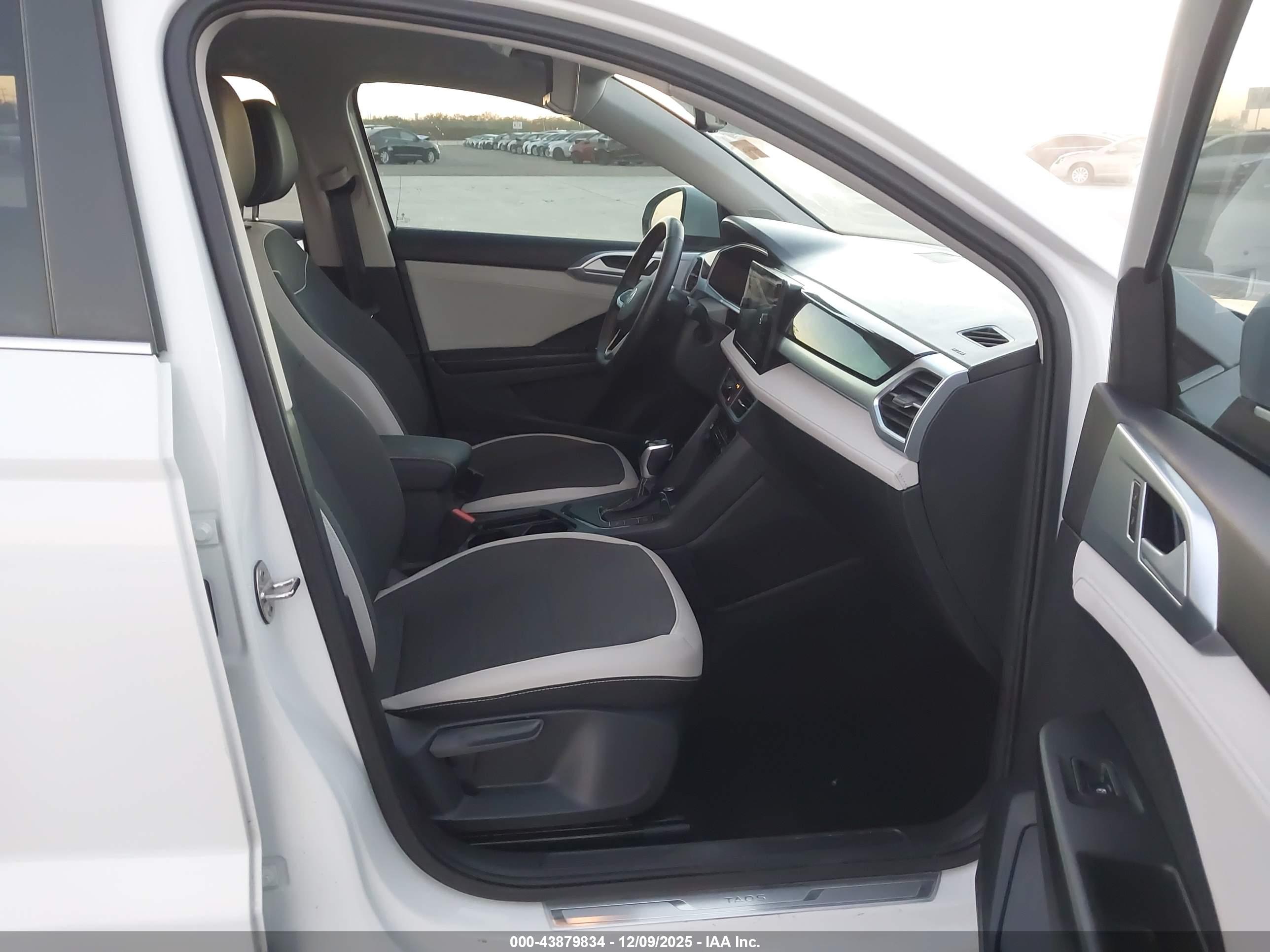 VOLKSWAGEN TAOS image 5